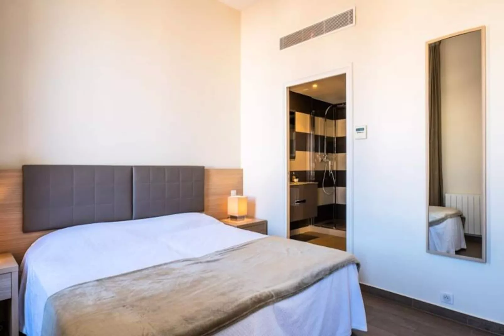 Résidence 3 Pièces Rue D’antibes à Deux Pas Du Palais Des Festivals-Niet-getagd