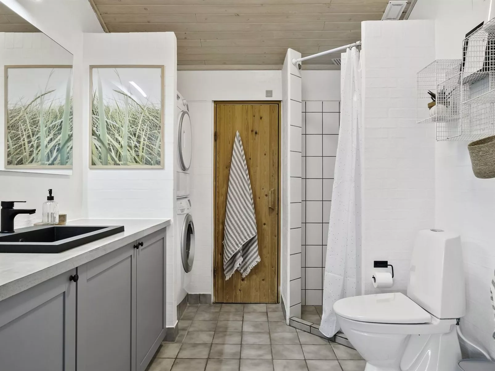 "Yessica" - 300m from the sea-Binnen