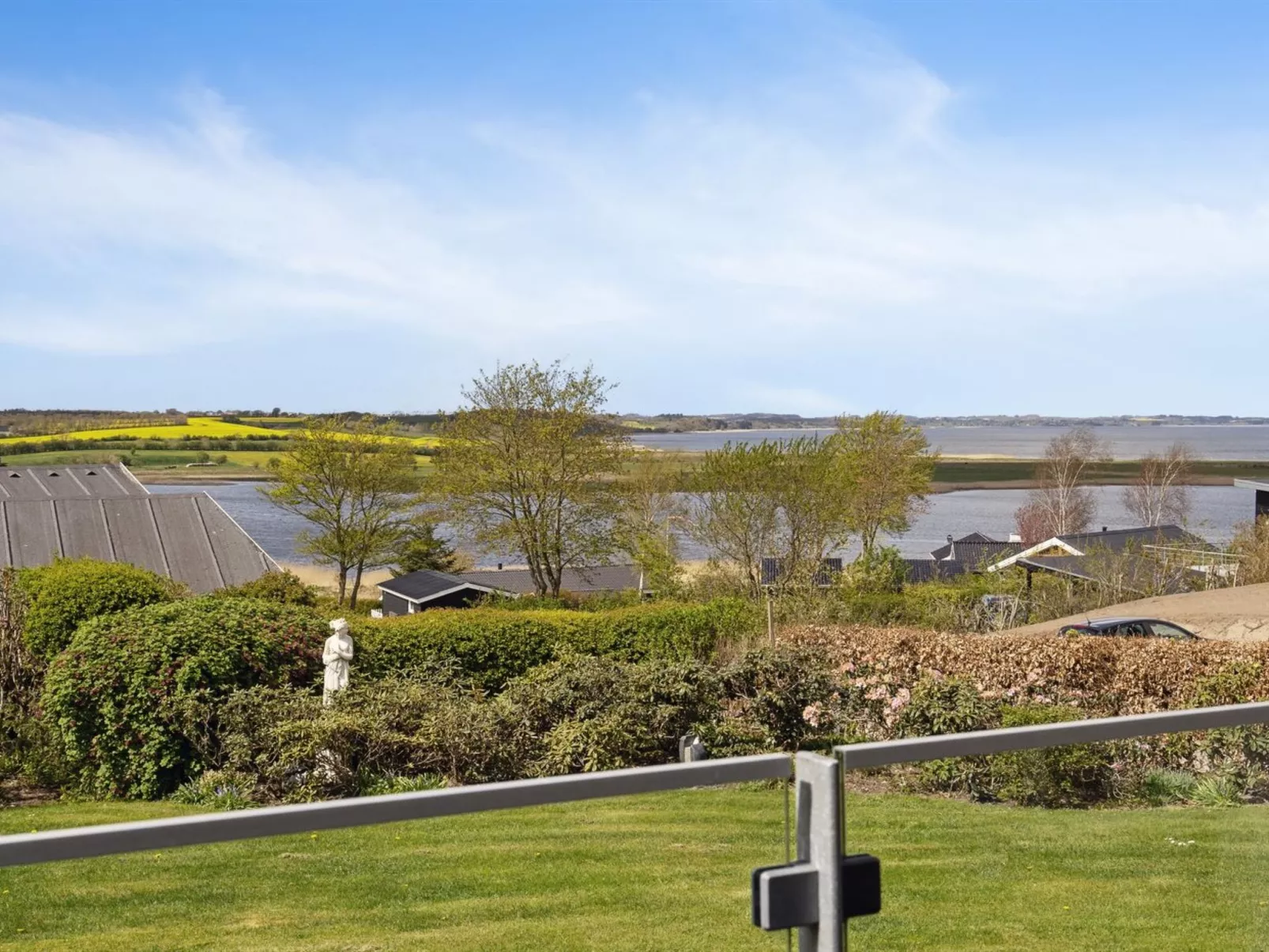 "Annabeth" - 300m to the fjord-Buiten