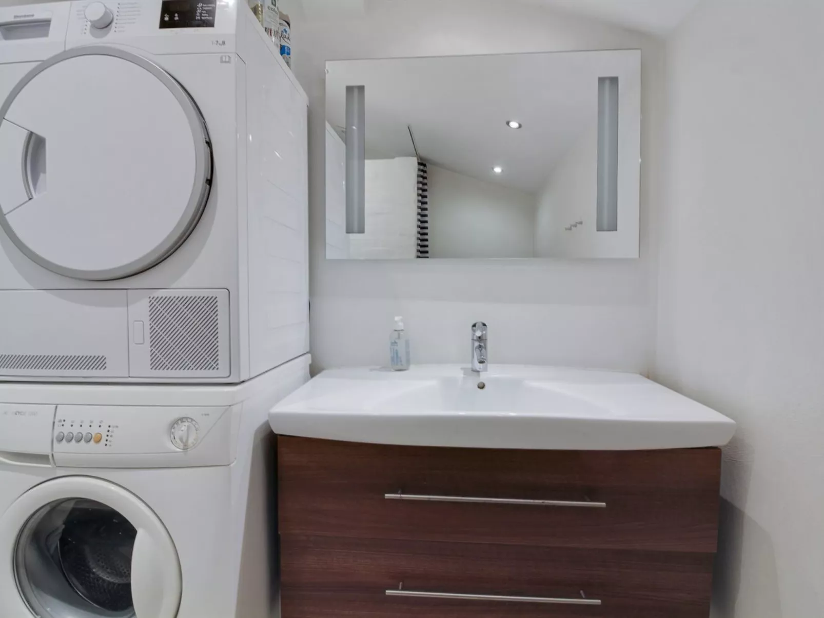 "Marlie" - 600m from the sea-Binnen