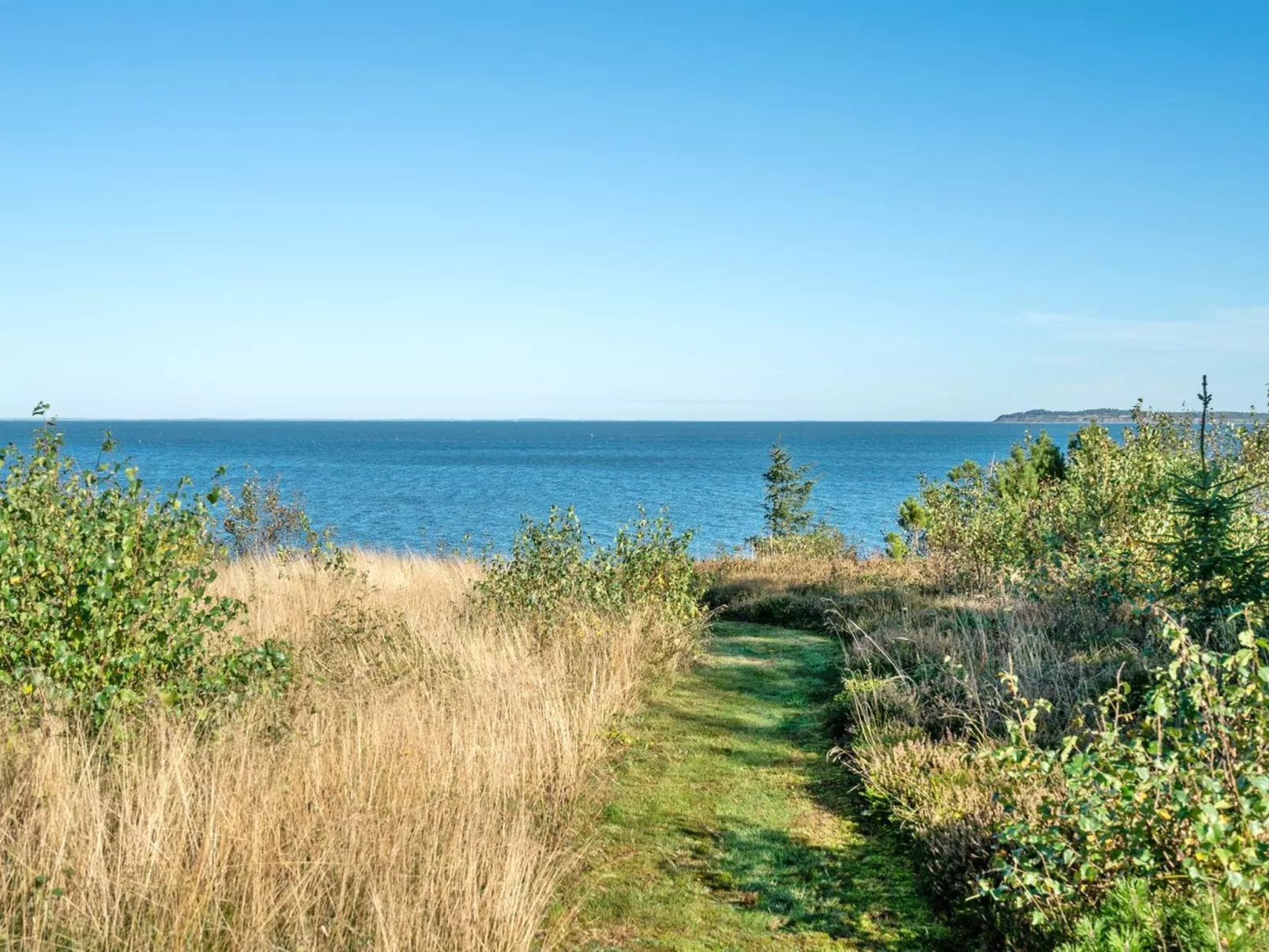 "Thrine" - 100m to the fjord-Buiten