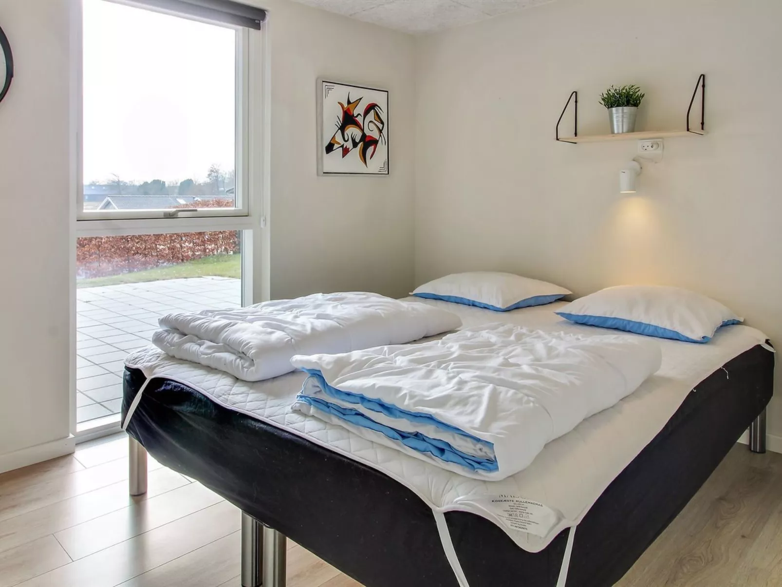 "Yakari" - 300m from the sea-Binnen