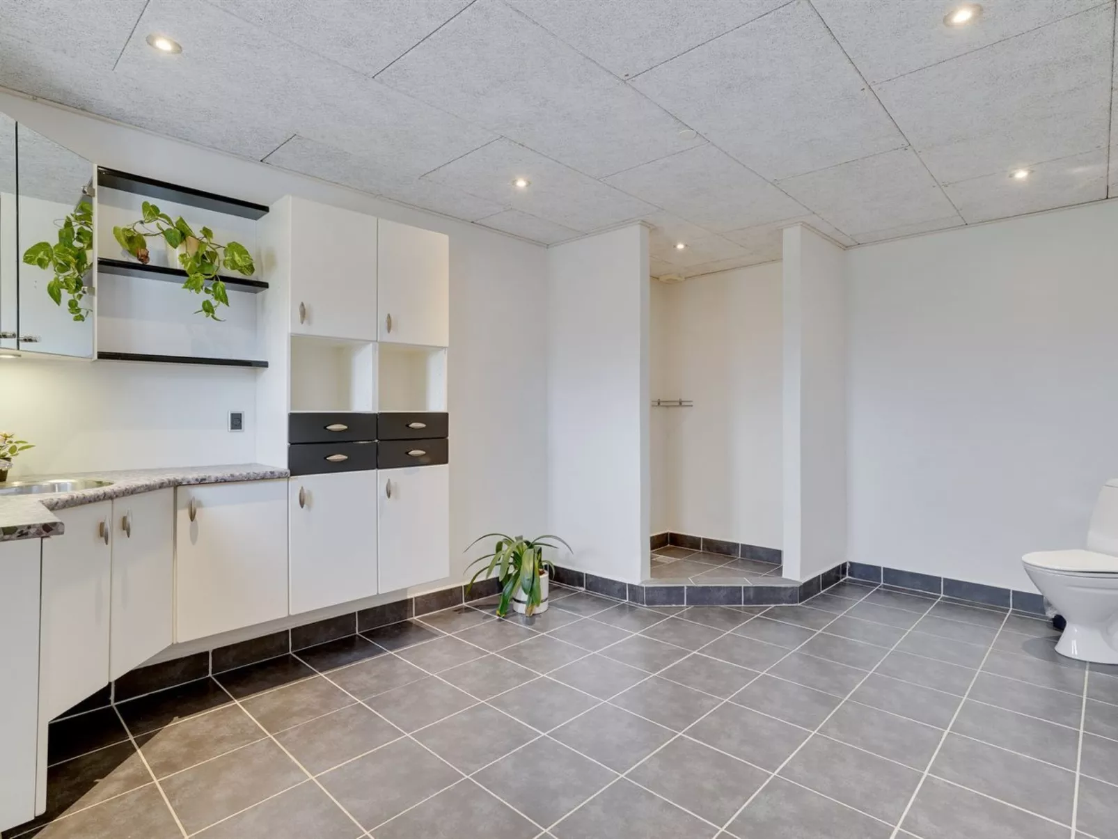 "Folkar" - 3km to the fjord-Binnen