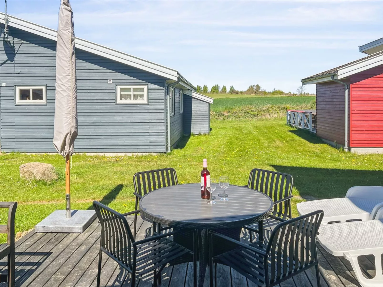 "Carlie" - 2.8km from the sea-Buiten