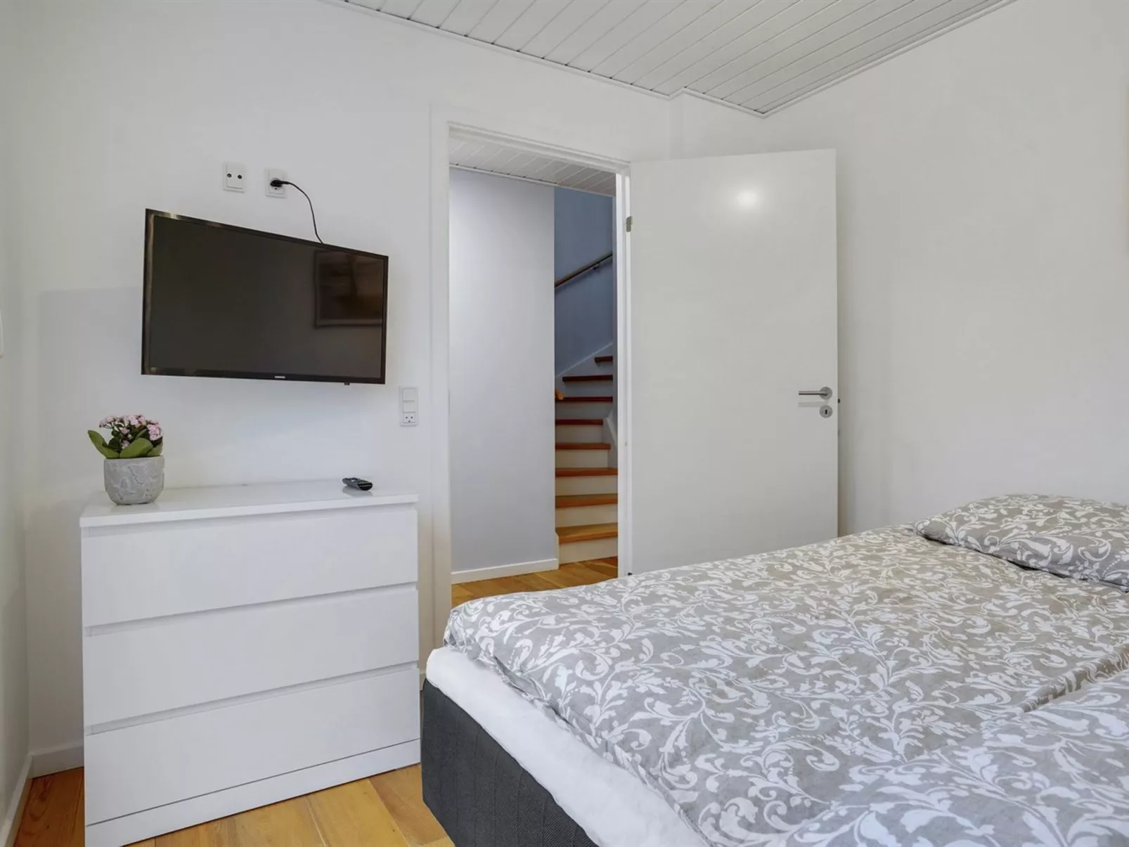 "Venild" - 5m from the sea-Binnen