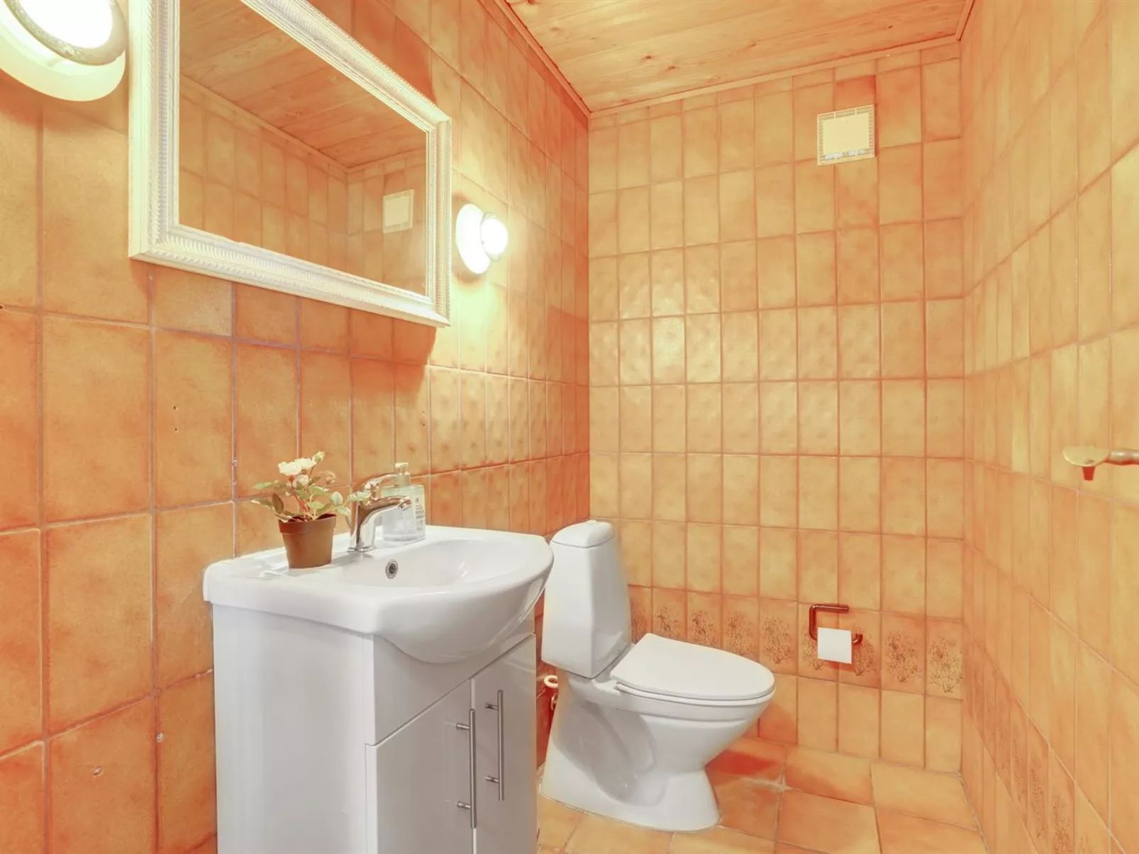 "Rahild" - 2km to the fjord-Binnen