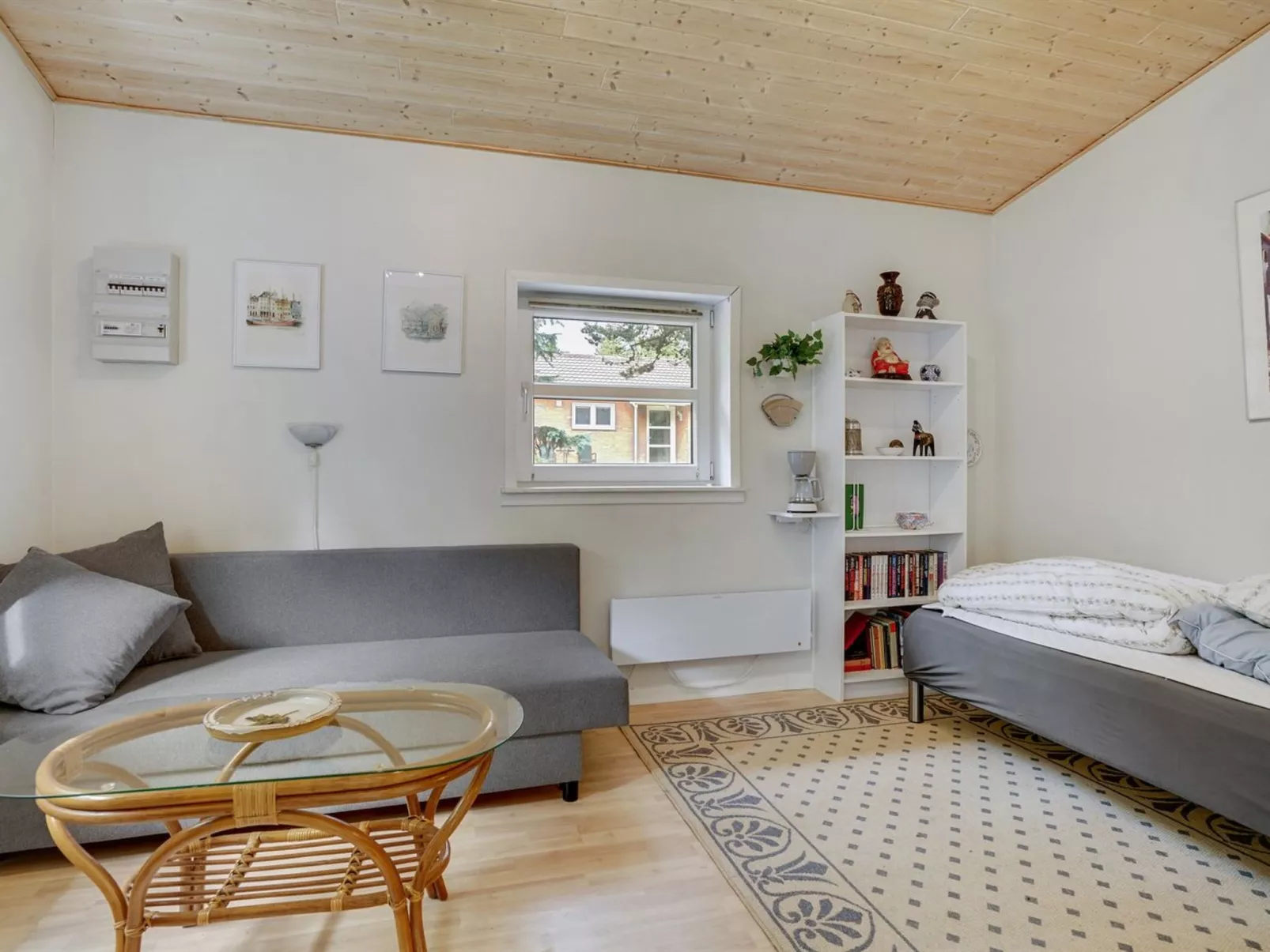 "Gwen" - 2.7km from the sea-Binnen