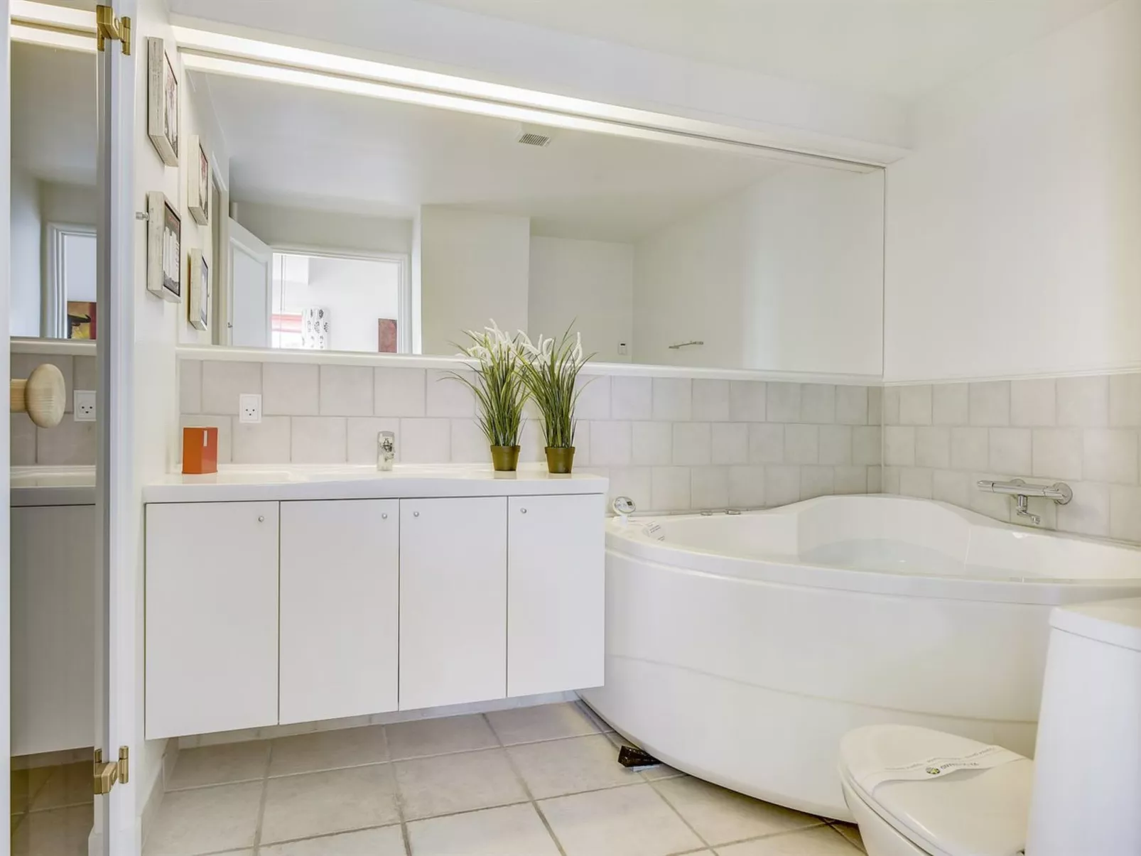 "Joar" - 5m to the fjord-Binnen