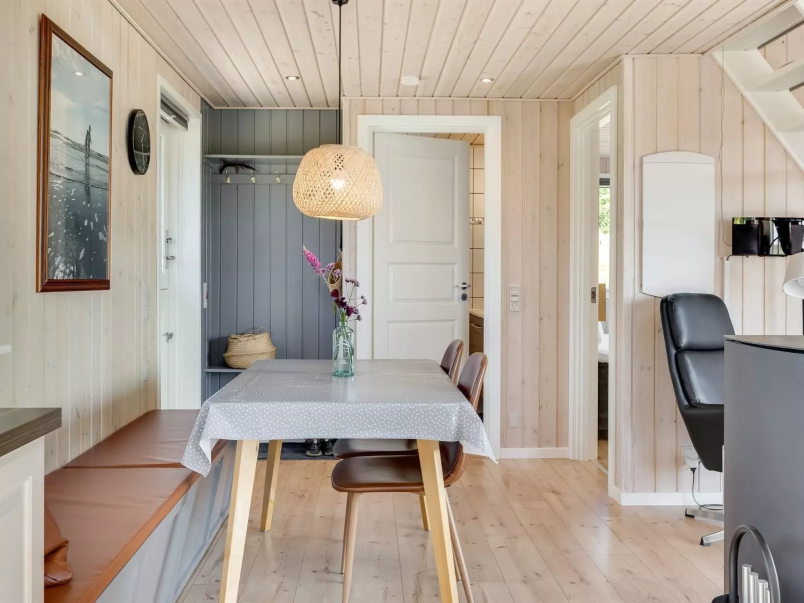 "Clare" - 4km from the sea-Binnen