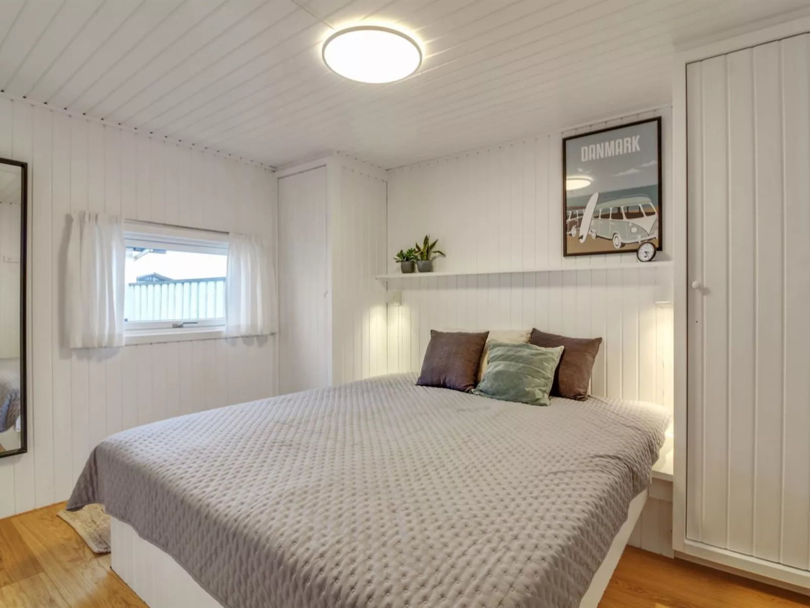 "Rutha" - 45m from the sea-Binnen