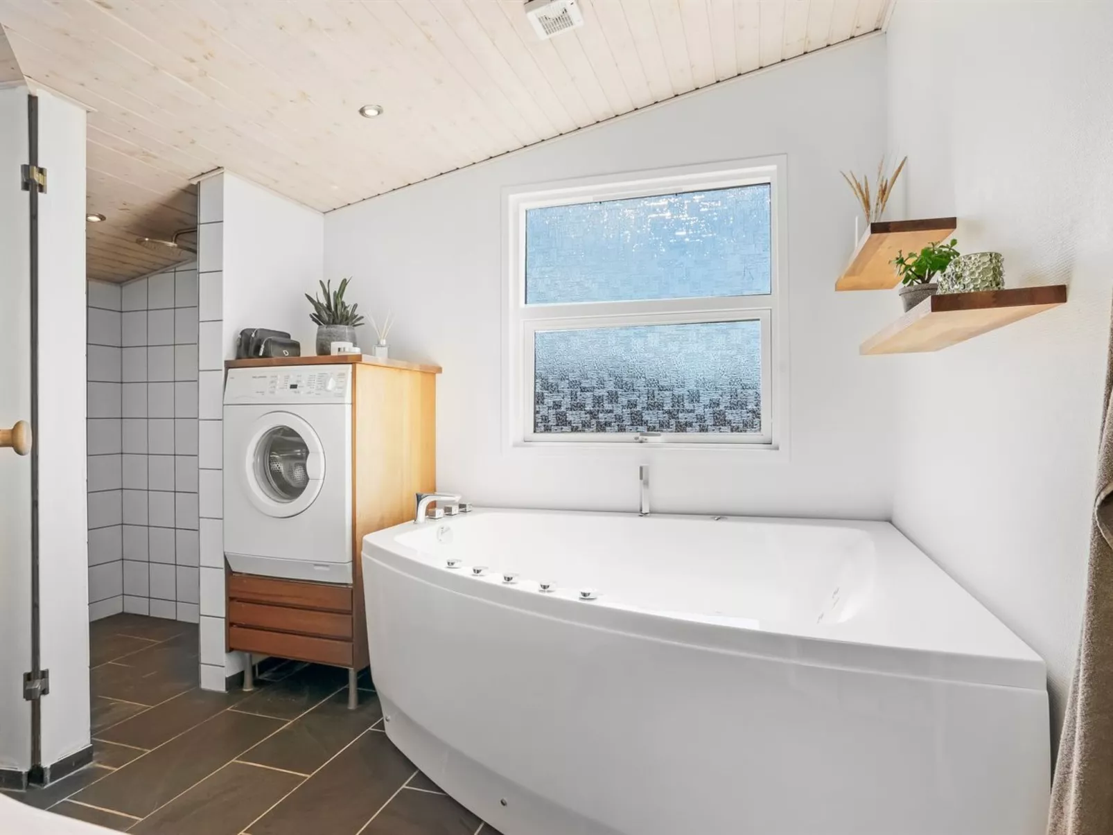 "Ingela" - 350m from the sea-Binnen