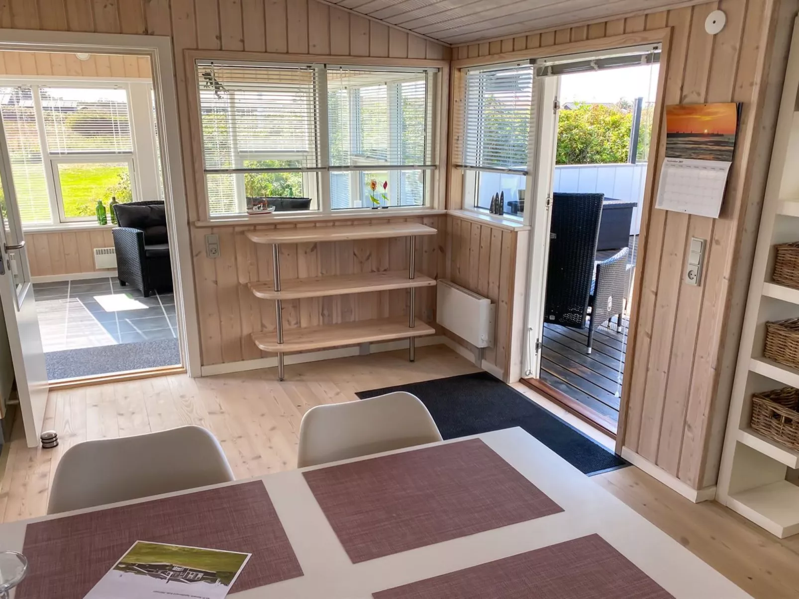 "Laurits" - 300m from the sea-Binnen