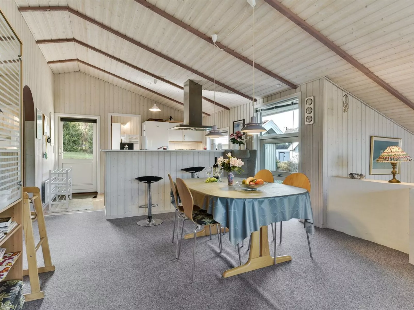 "Roel" - 500m from the sea-Binnen