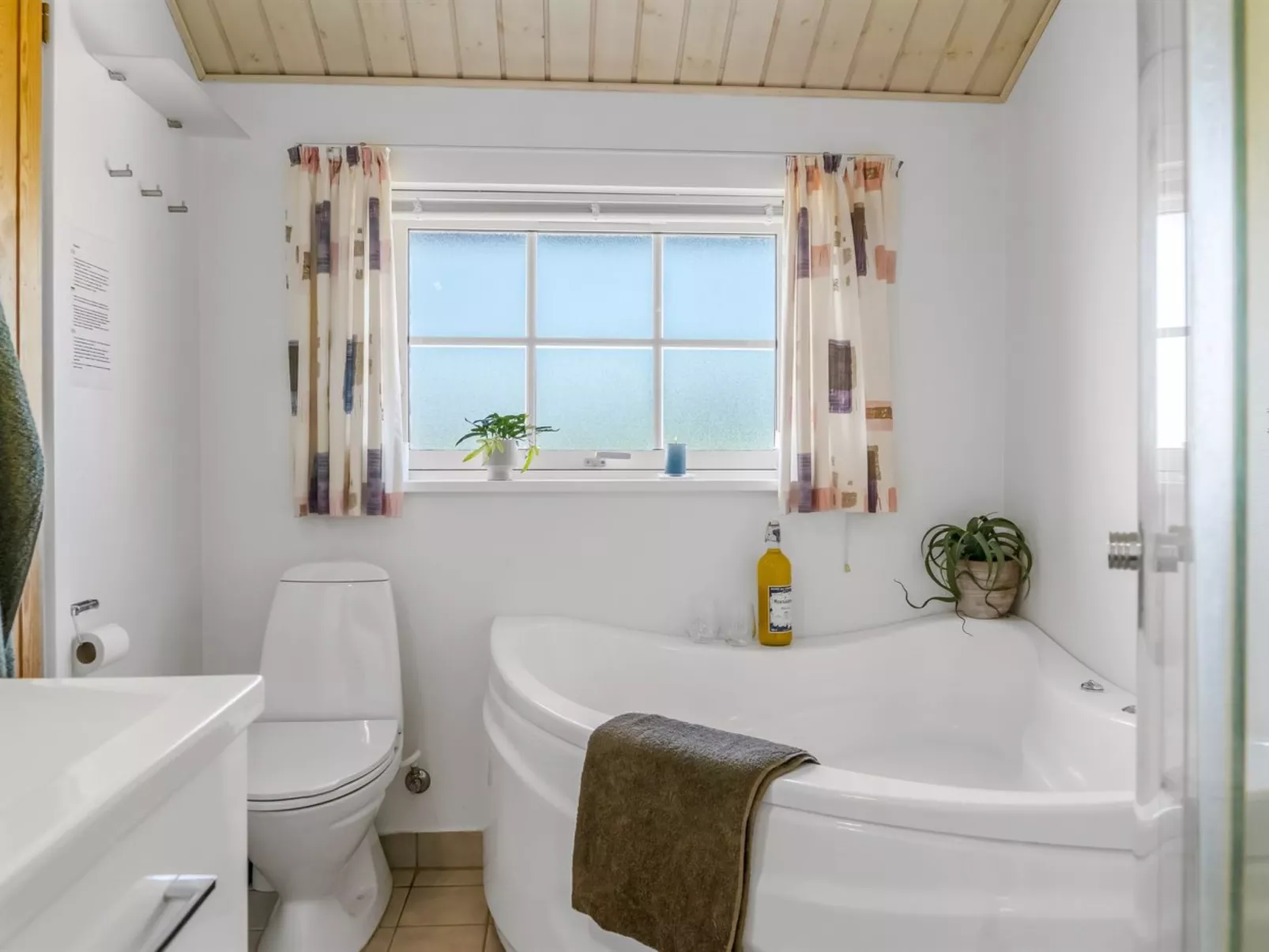 "Anya" - 650m from the sea-Binnen