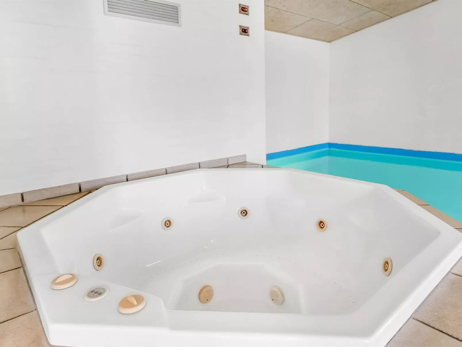 "Alfrida" - 1.5km from the sea-Binnen