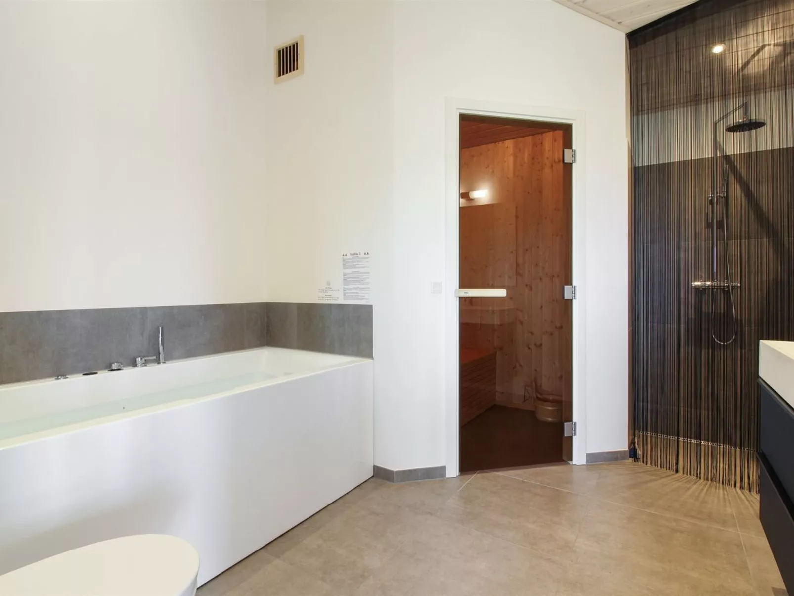 "Fannie" - 250m from the sea-Binnen