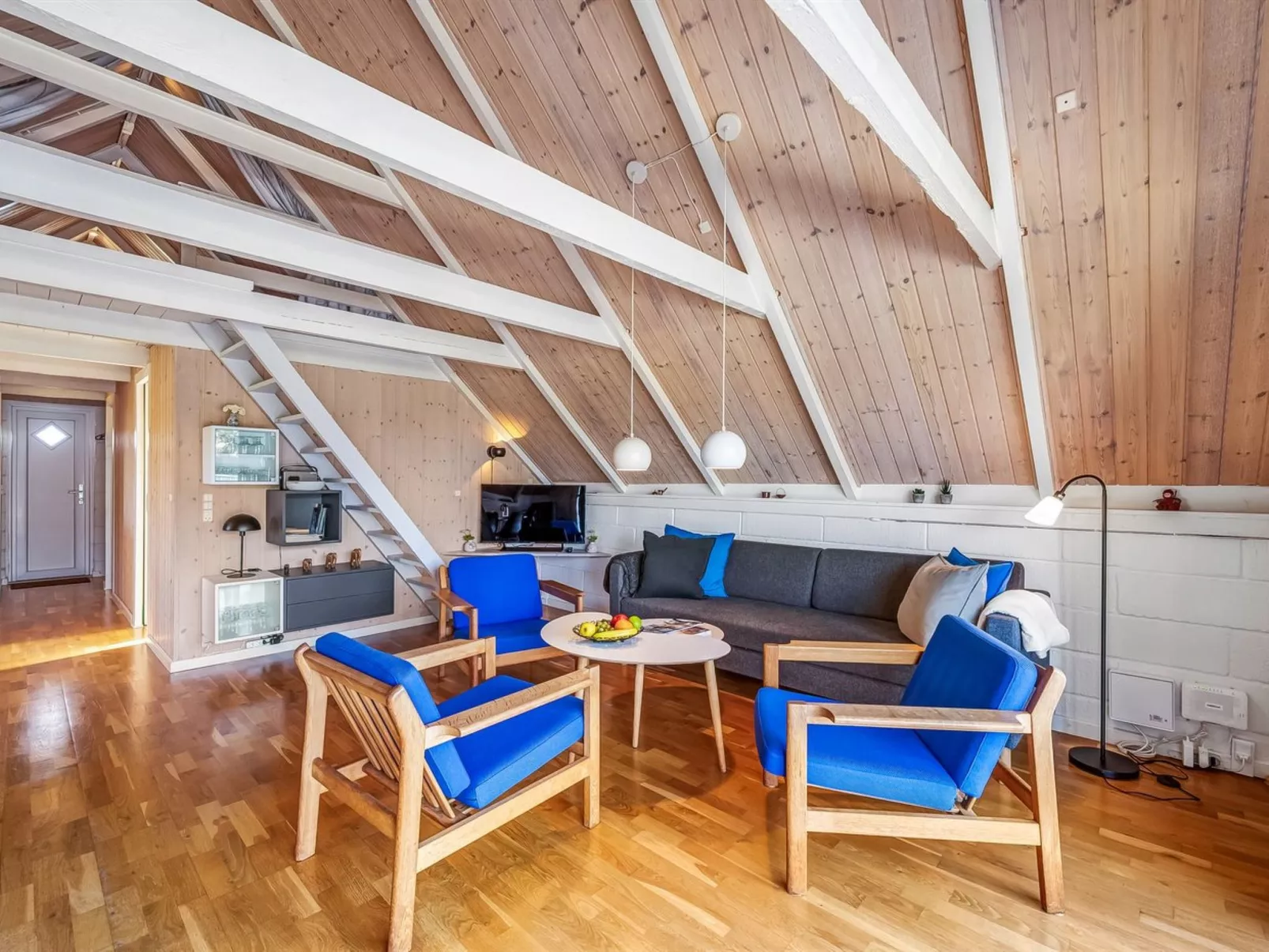 "Hemfrith" - 800m to the fjord-Binnen