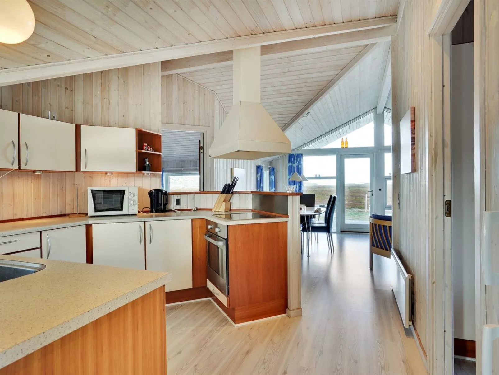 "Zaga" -  from the sea-Binnen