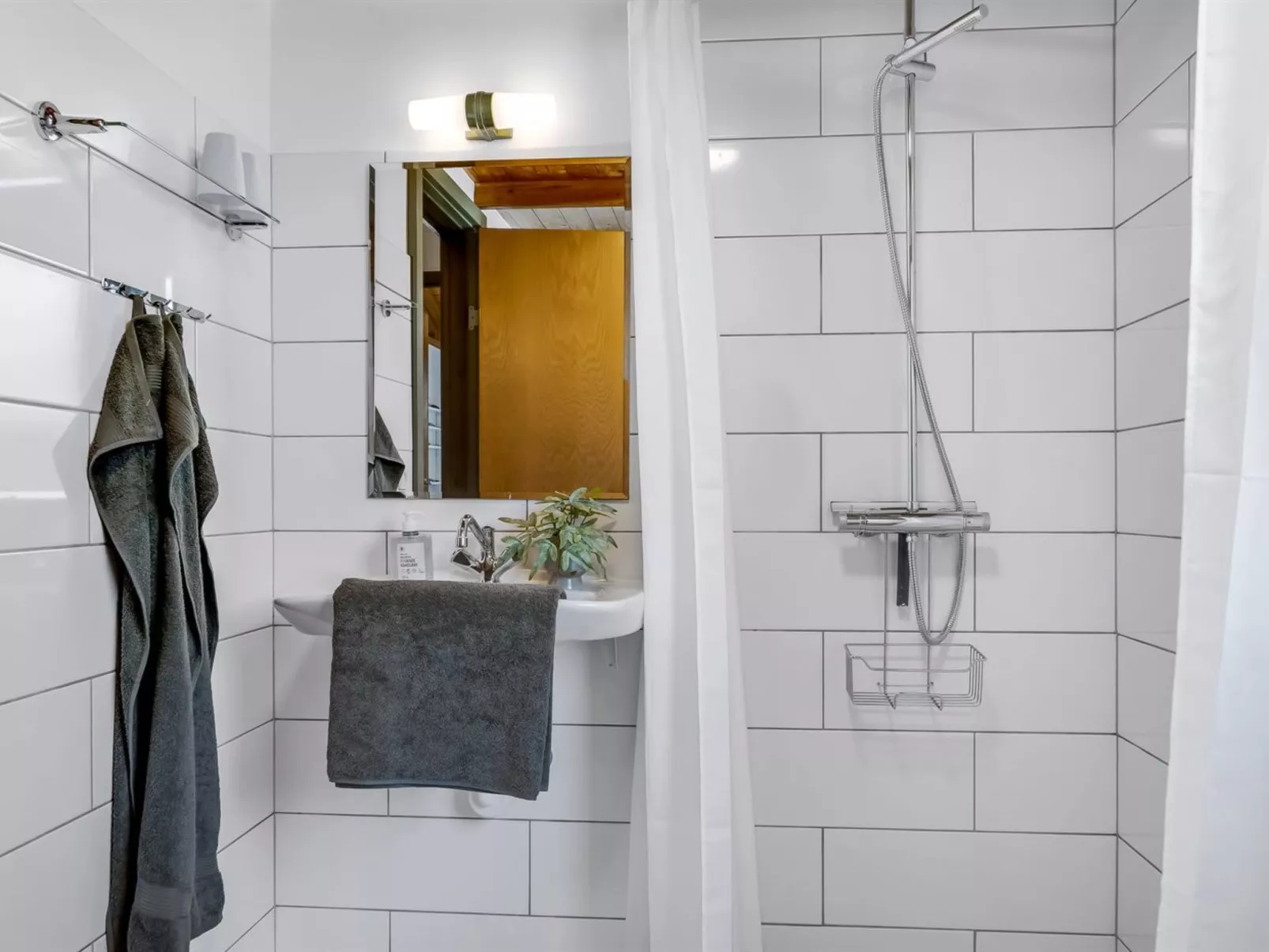 "Ehawee" - 350m from the sea-Binnen