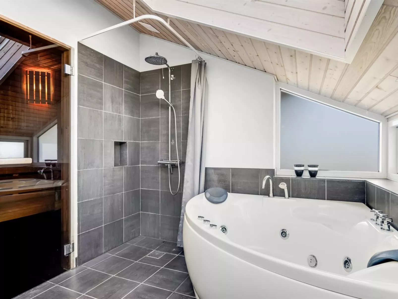 "Hornbogi" - 300m from the sea-Binnen