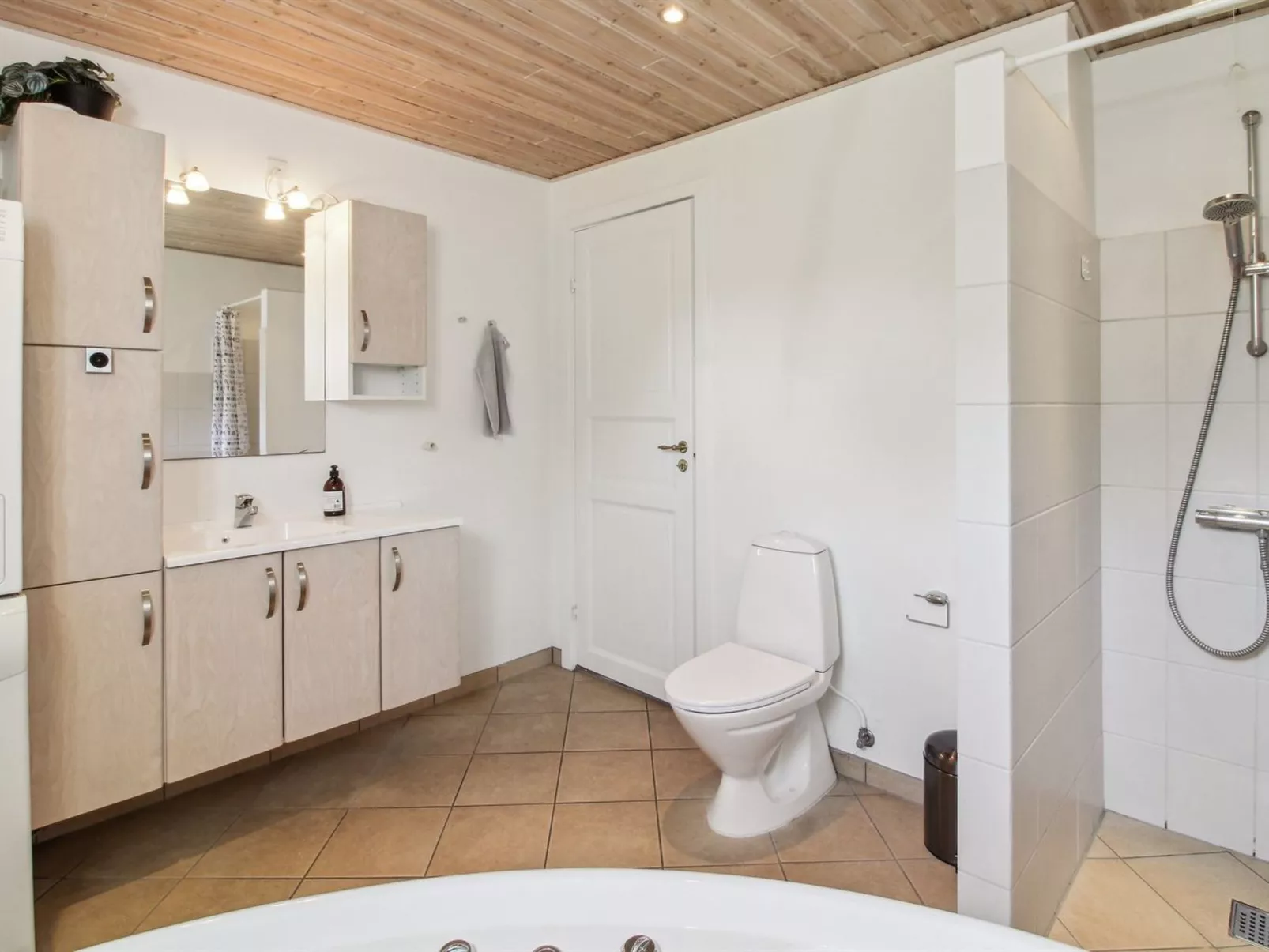 "Rea" - 5km from the sea-Binnen