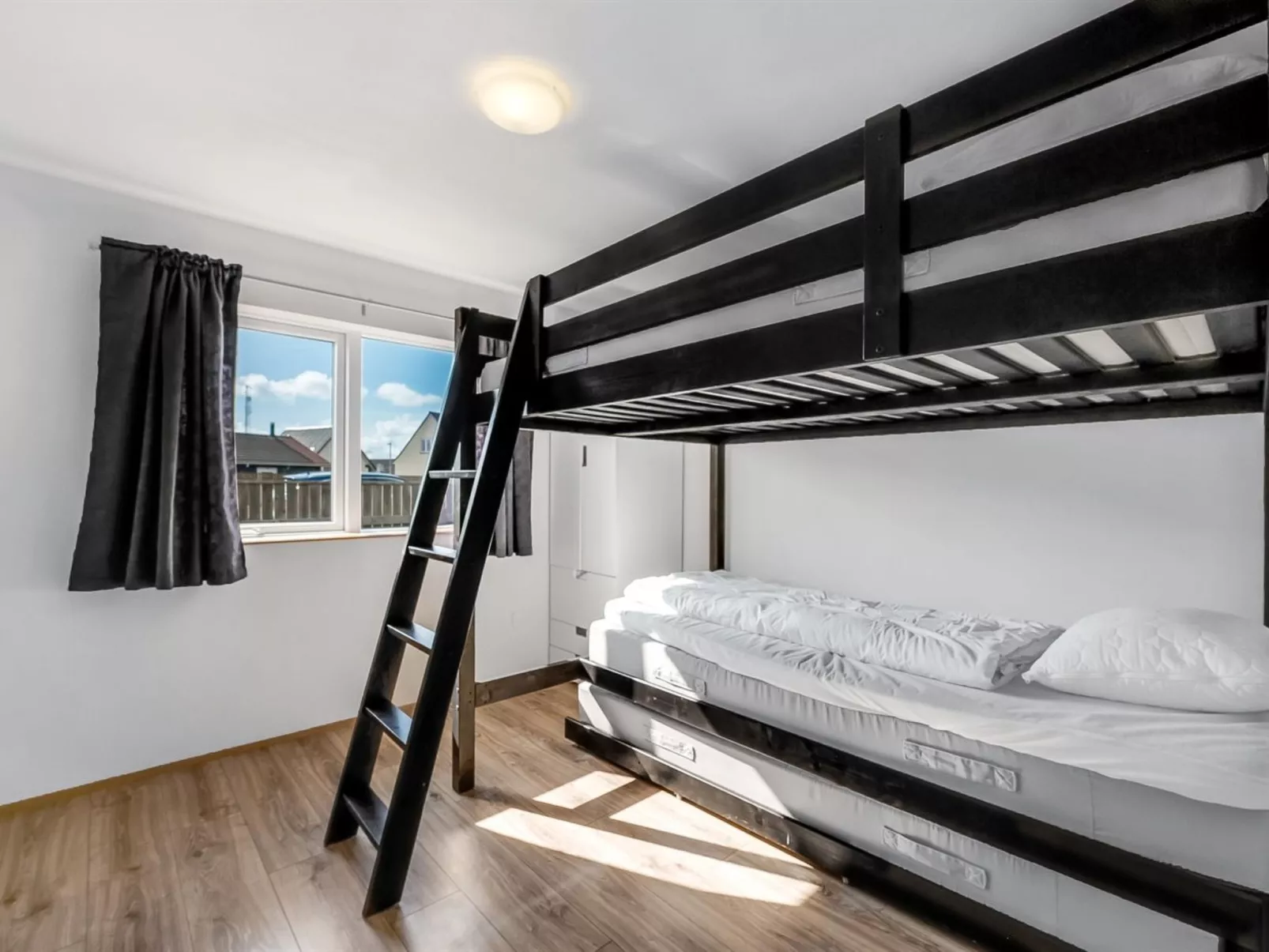 "Heming" - 100m from the sea-Binnen