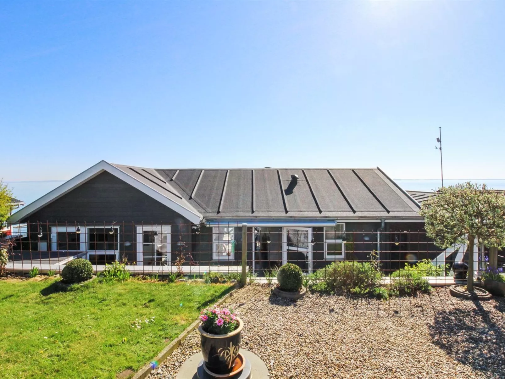 "Grim" - 5m from the sea-Buiten