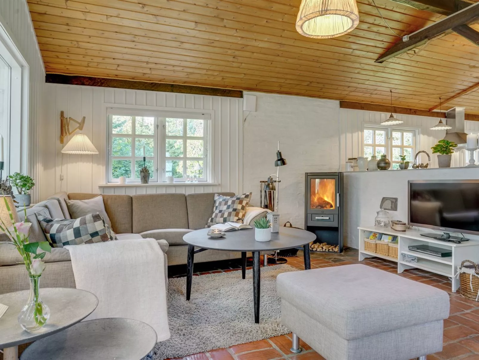 "Arnborg" - 2km from the sea-Binnen