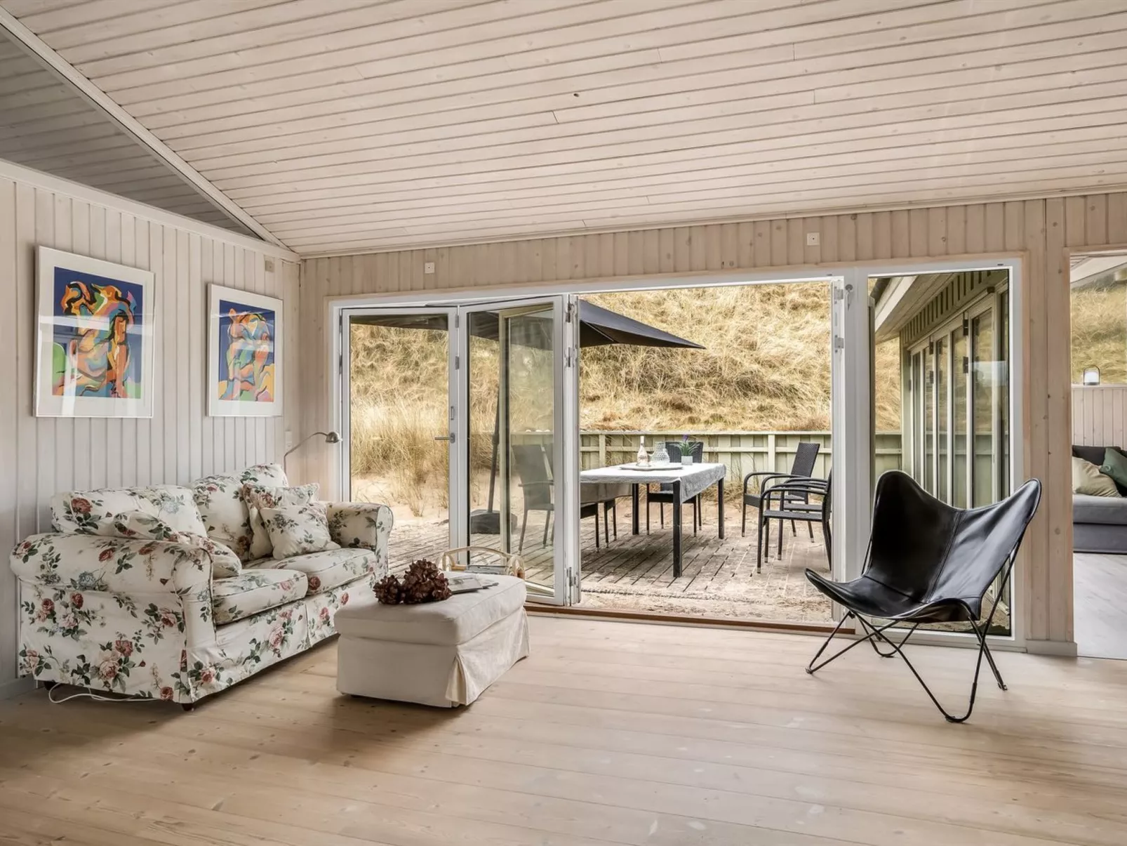 "Erwith" - 50m from the sea-Binnen