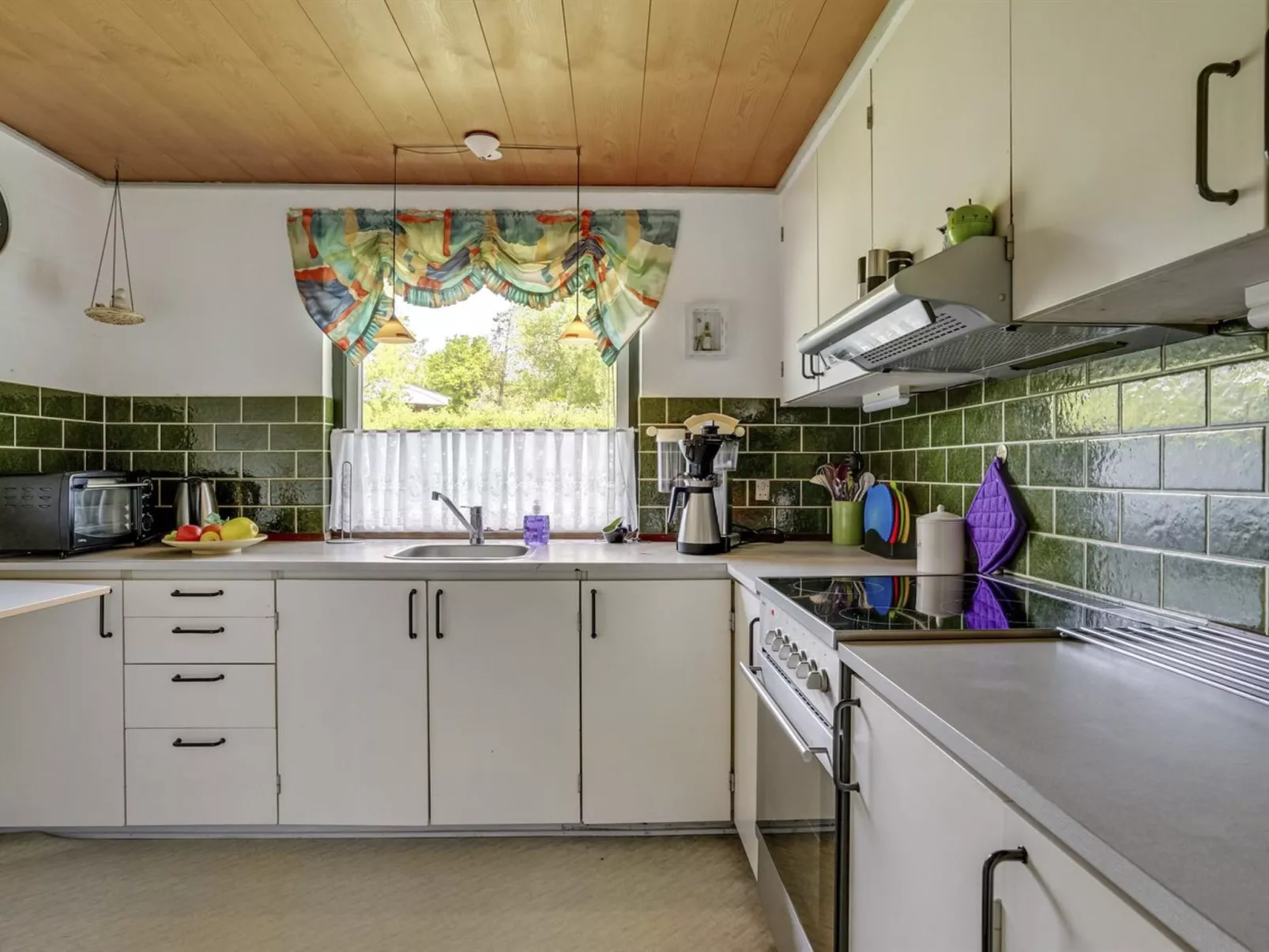 "Yak" - 350m from the sea-Binnen