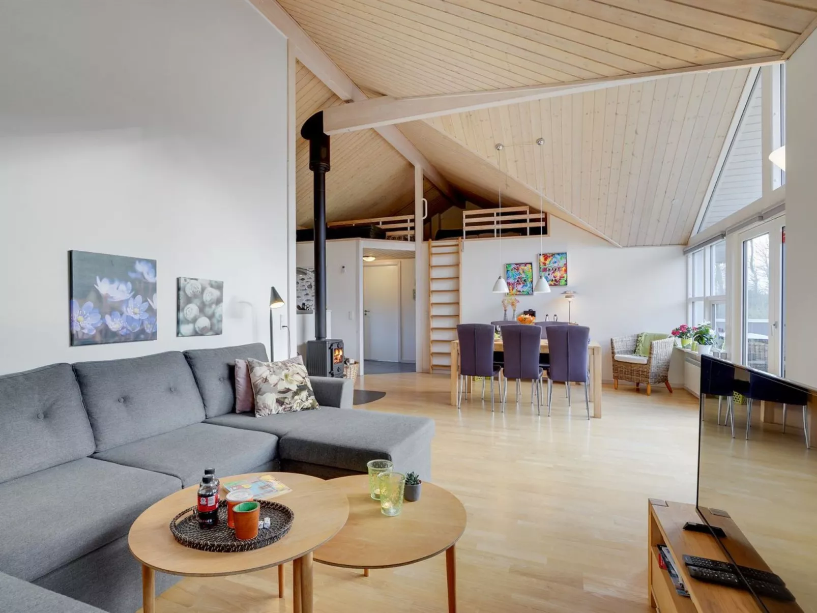 "Daina" - 400m to the fjord-Binnen