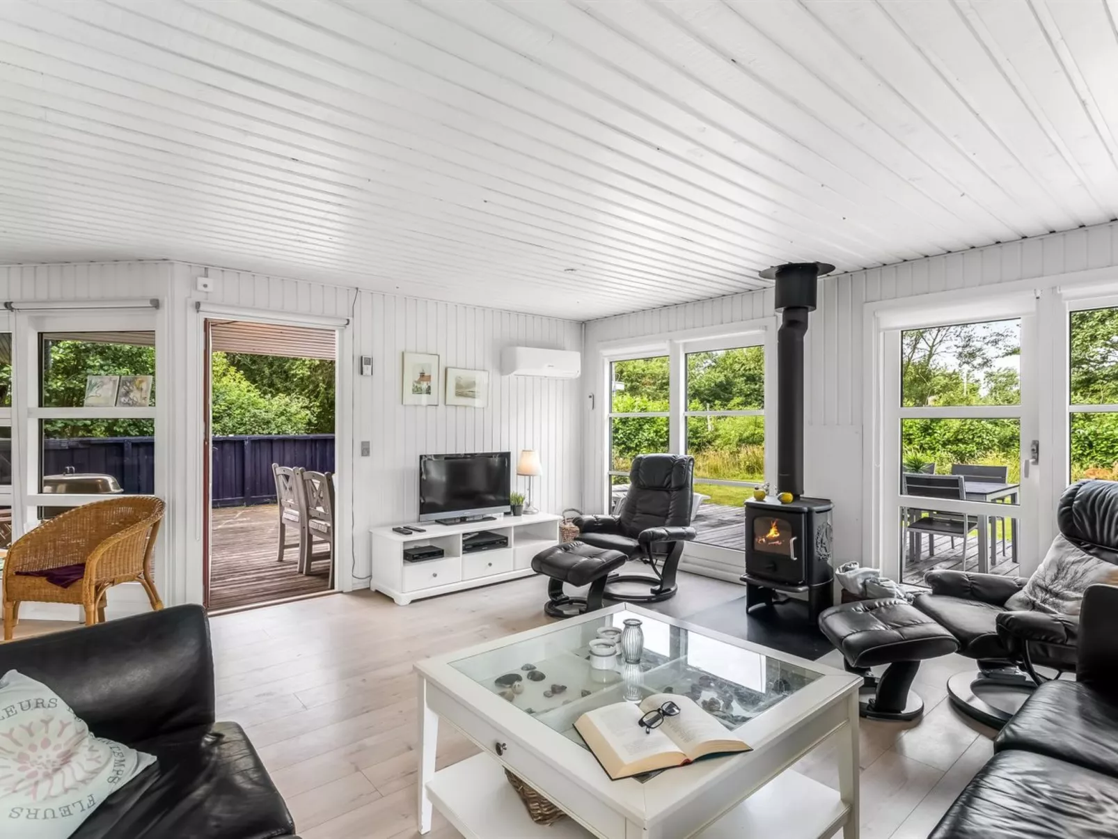 "Swaantje" - 400m from the sea-Binnen