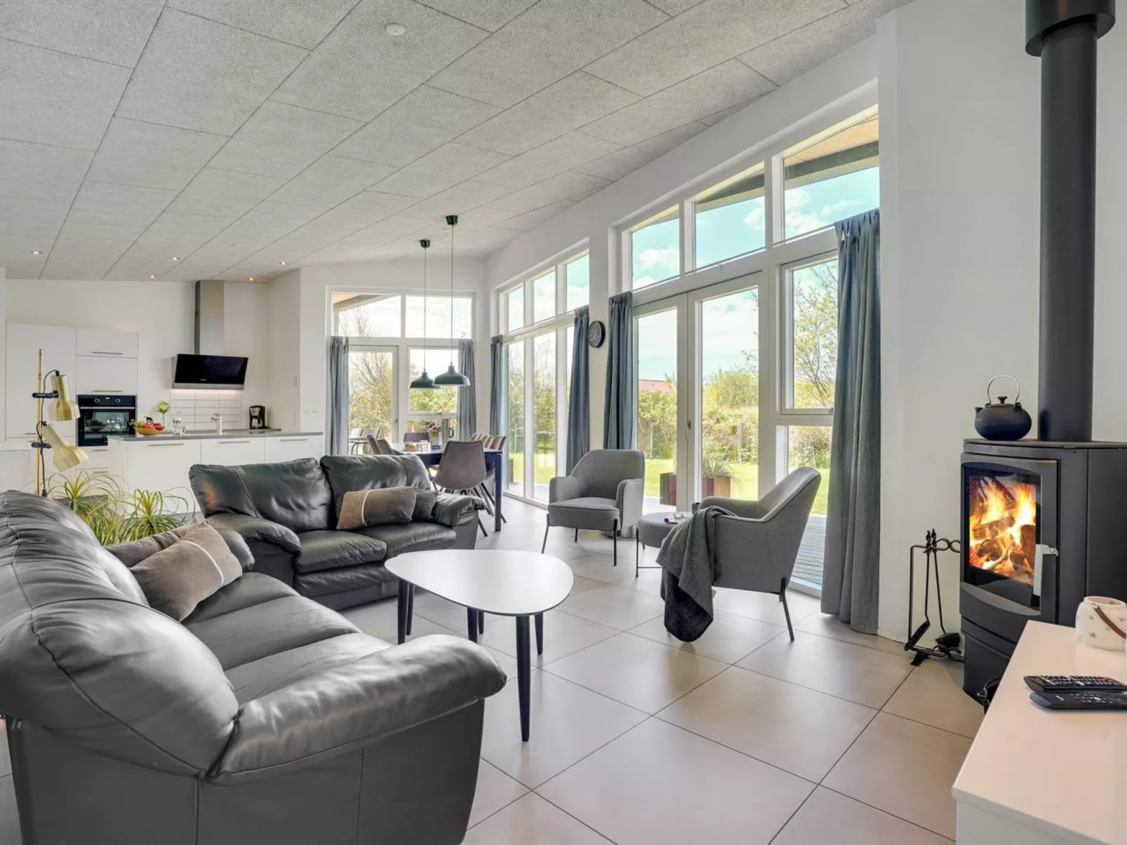 "Dietke" - 650m from the sea-Binnen