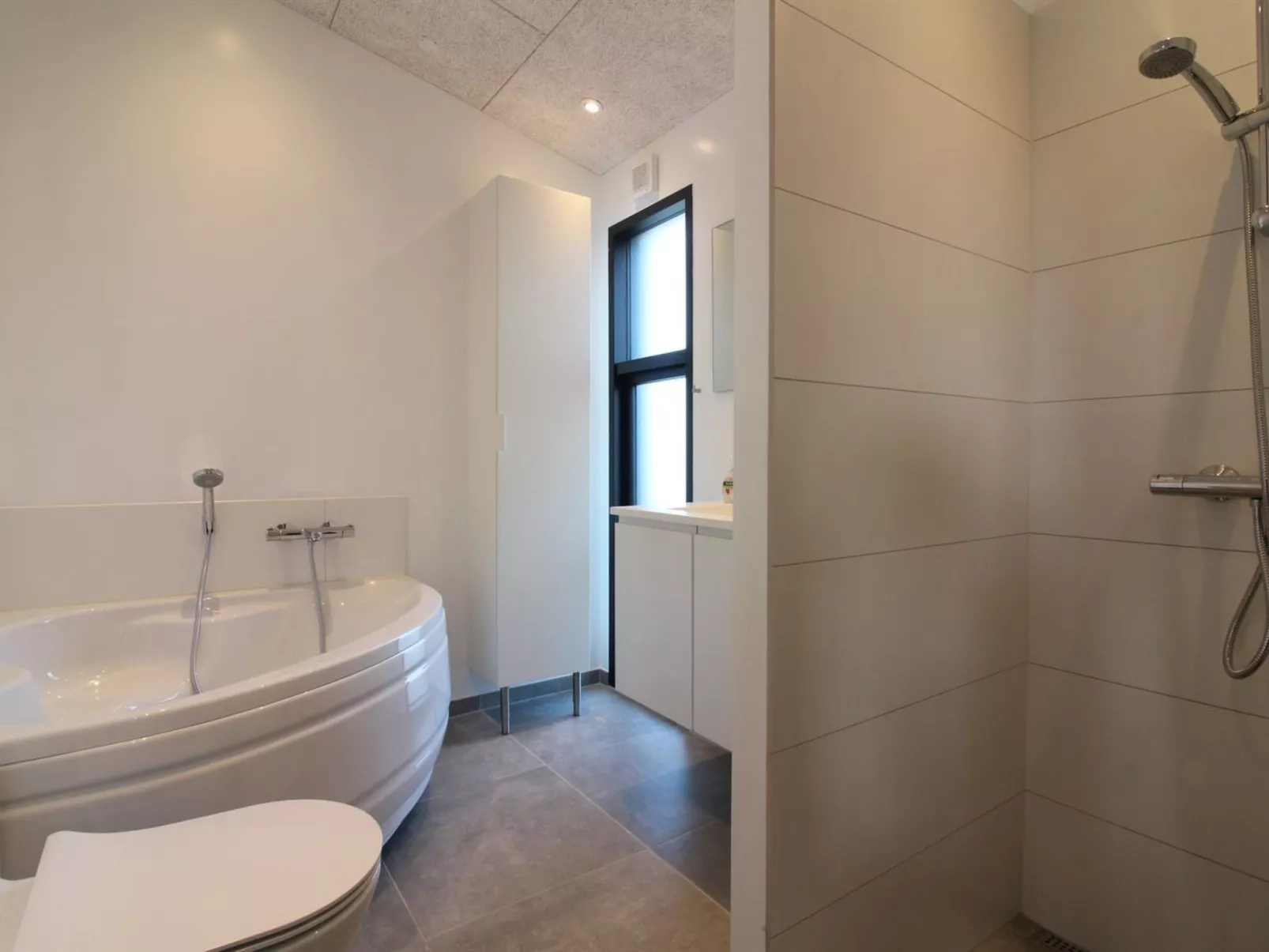 "Heilo" - 300m from the sea-Binnen