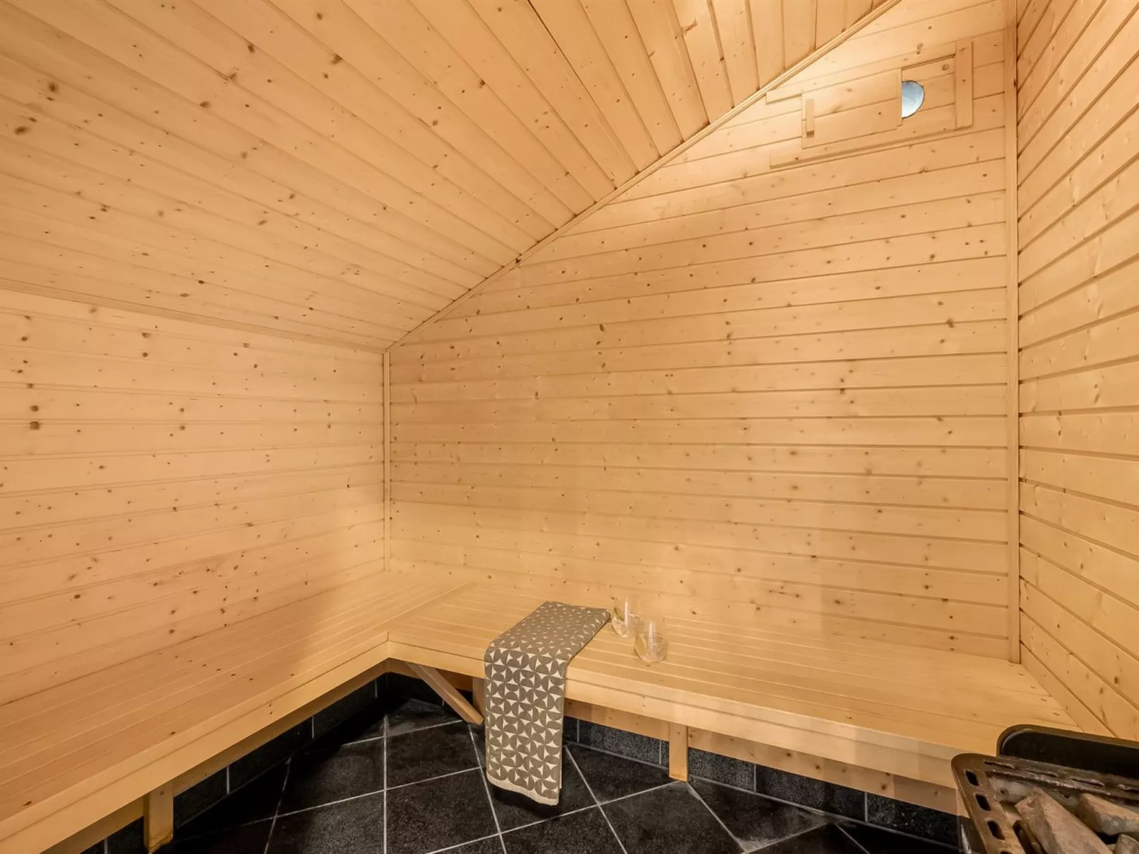 "Samuil" - 300m to the fjord-Binnen