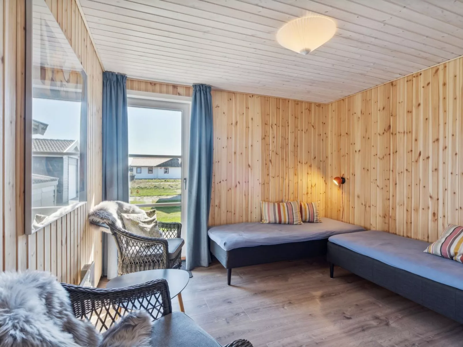 "Viveka" - 500m from the sea-Binnen