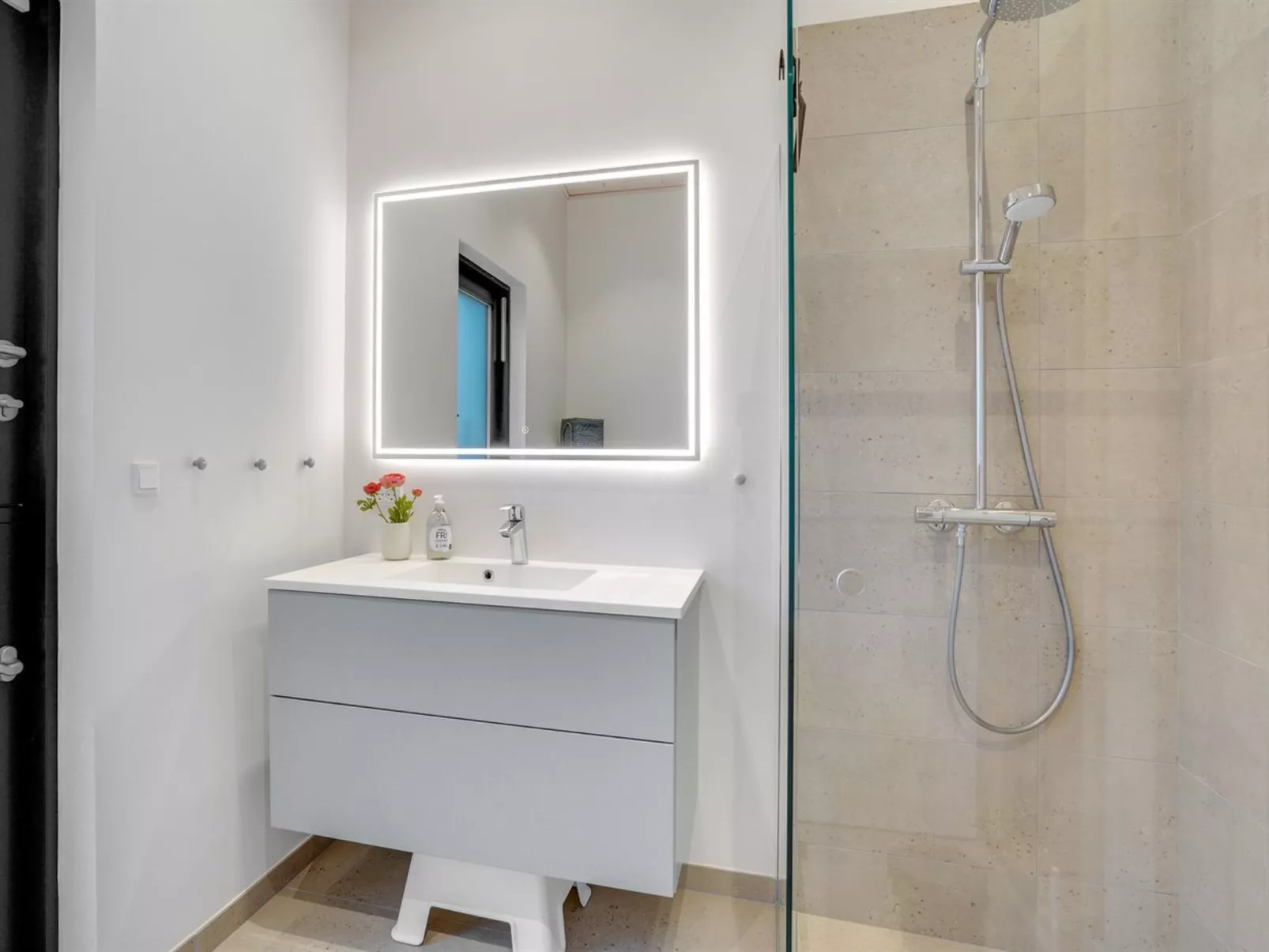 "Gunnor" - 1.3km from the sea-Binnen