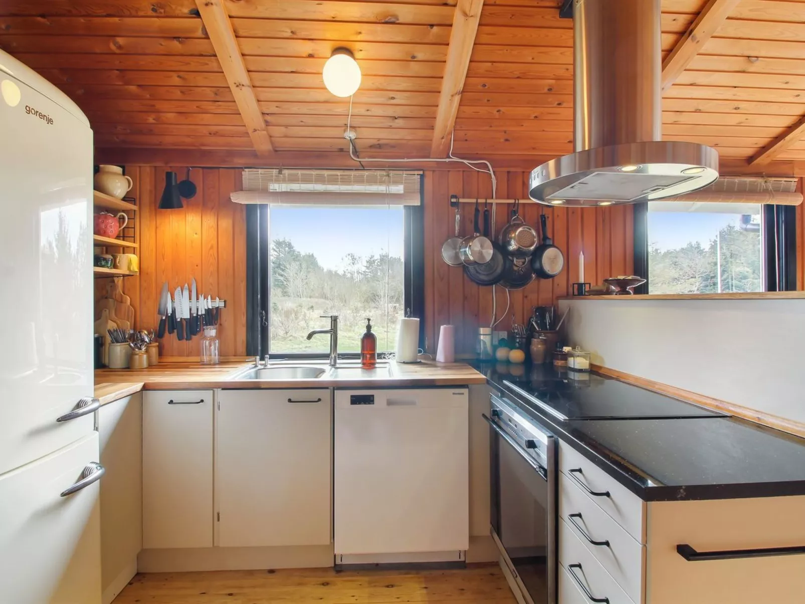 "Nestori" - 950m from the sea-Binnen