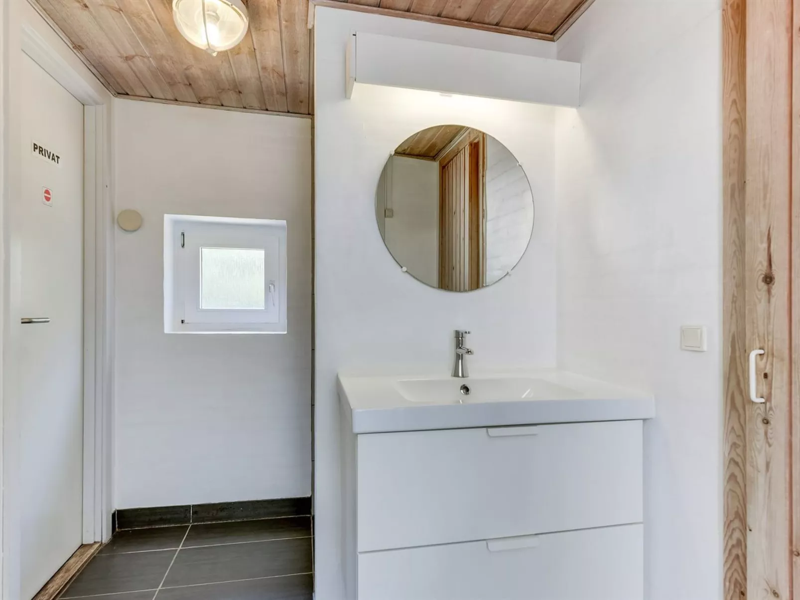 "Laetitita" -  from the sea-Binnen