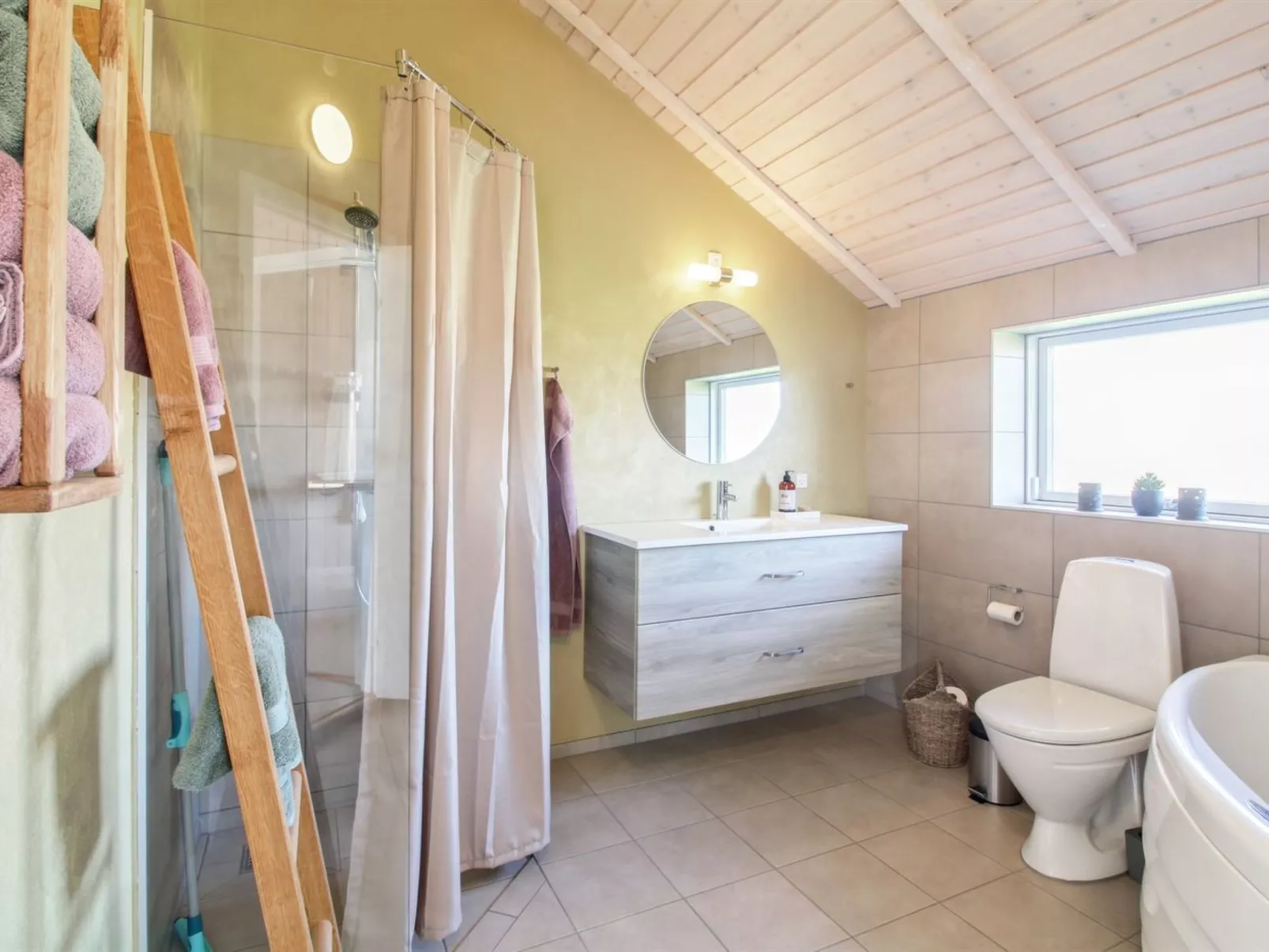 "Mirkka" - 1.5km from the sea-Binnen