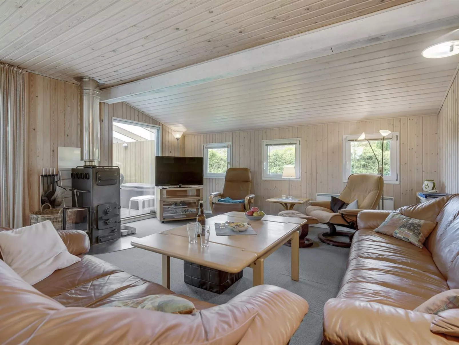 "Virpi" - 400m from the sea-Binnen