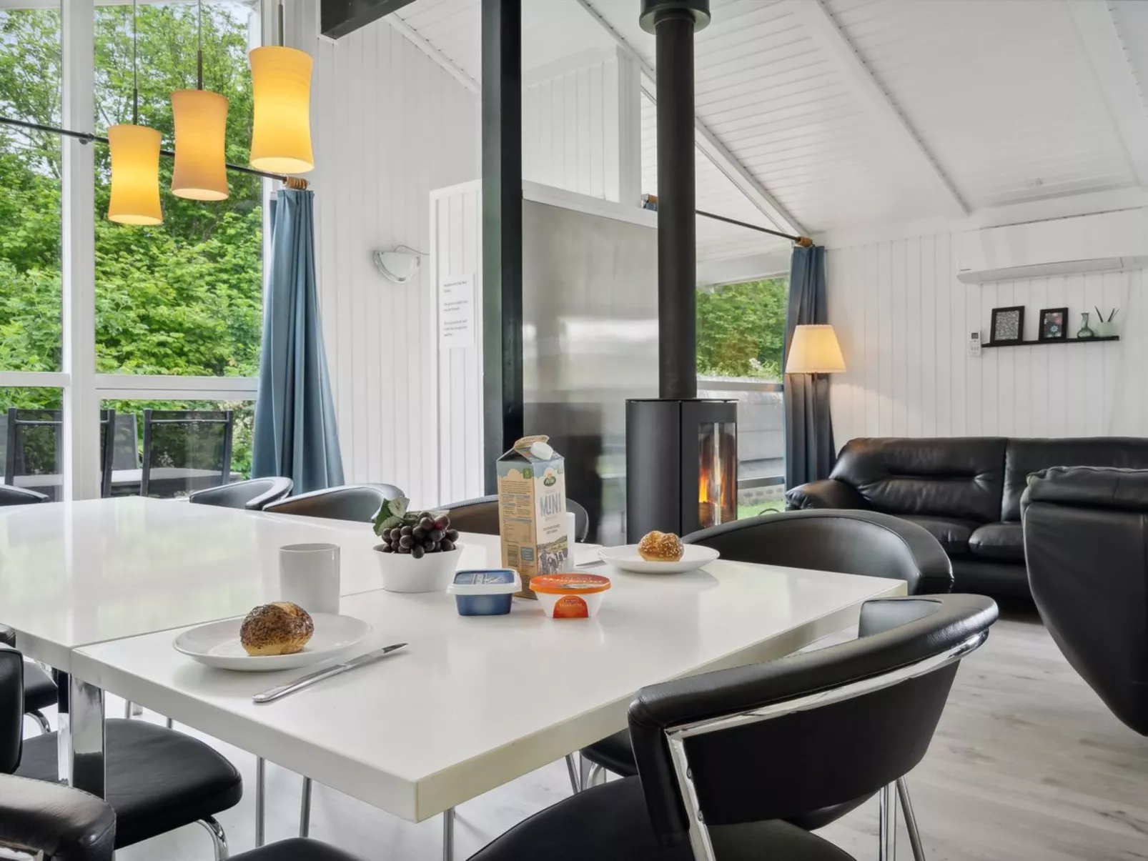 "Annica" - 150m from the sea-Binnen