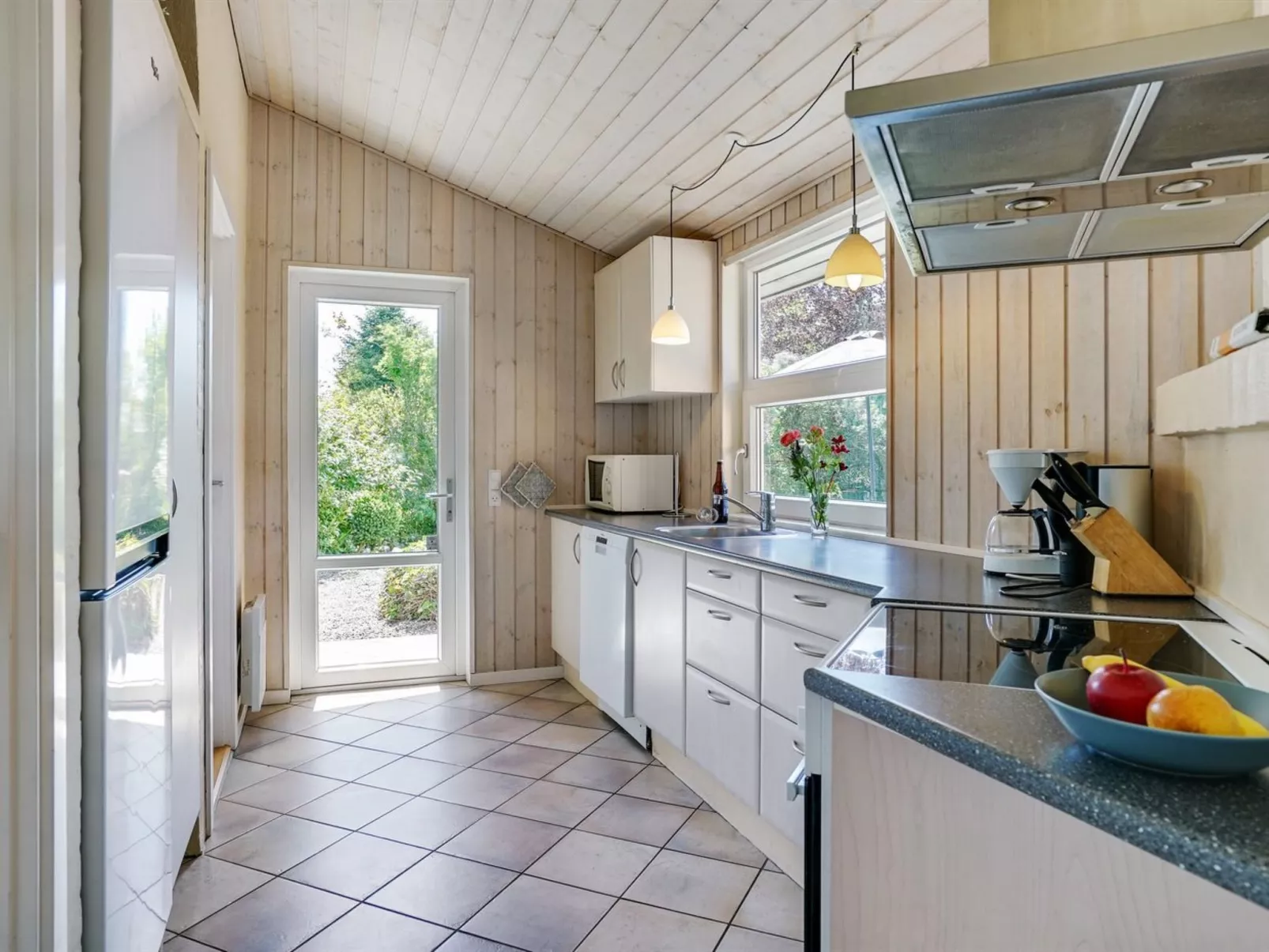 "Kajana" - 400m from the sea-Binnen