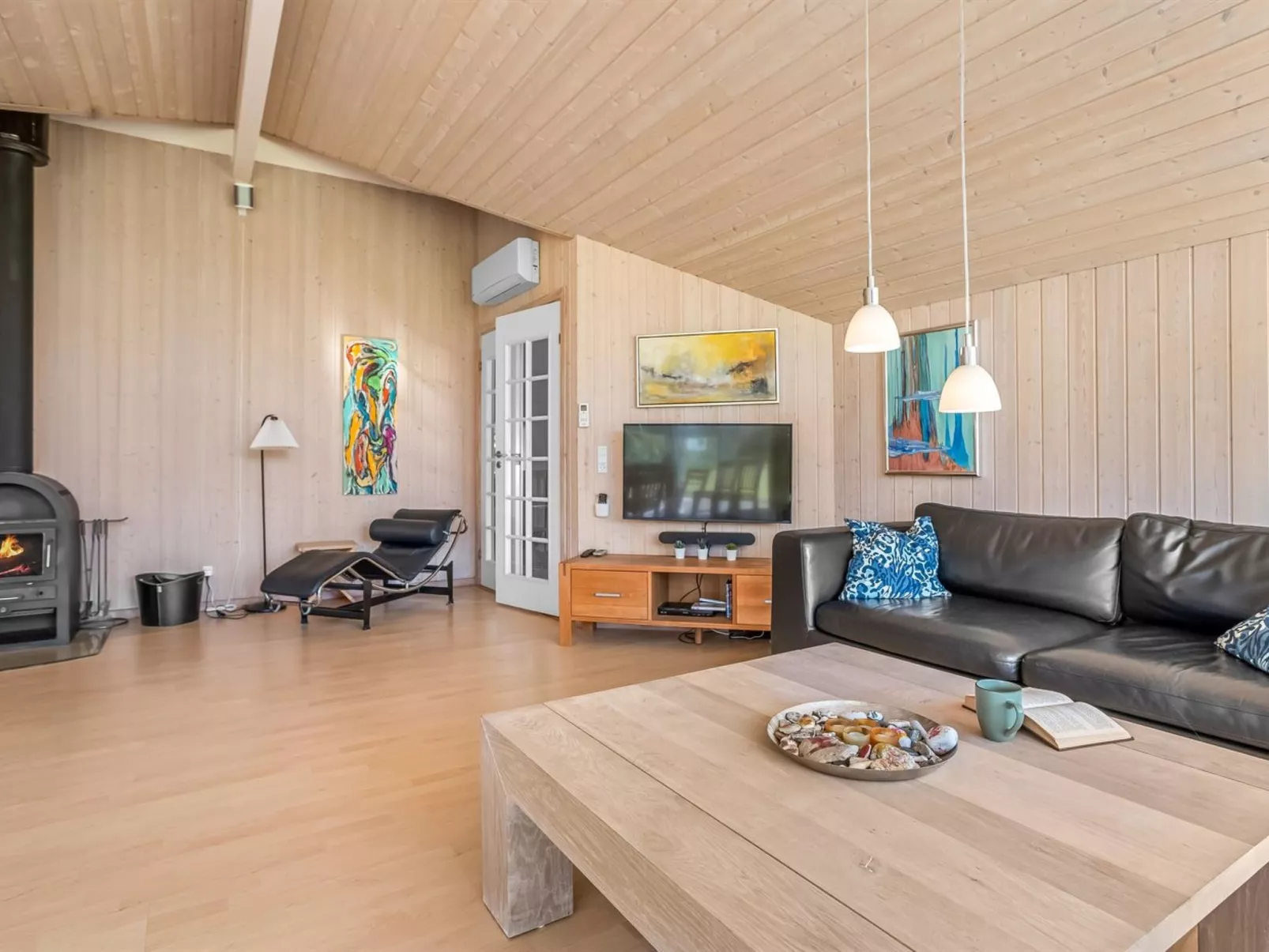 "Enid" - 700m from the sea-Binnen