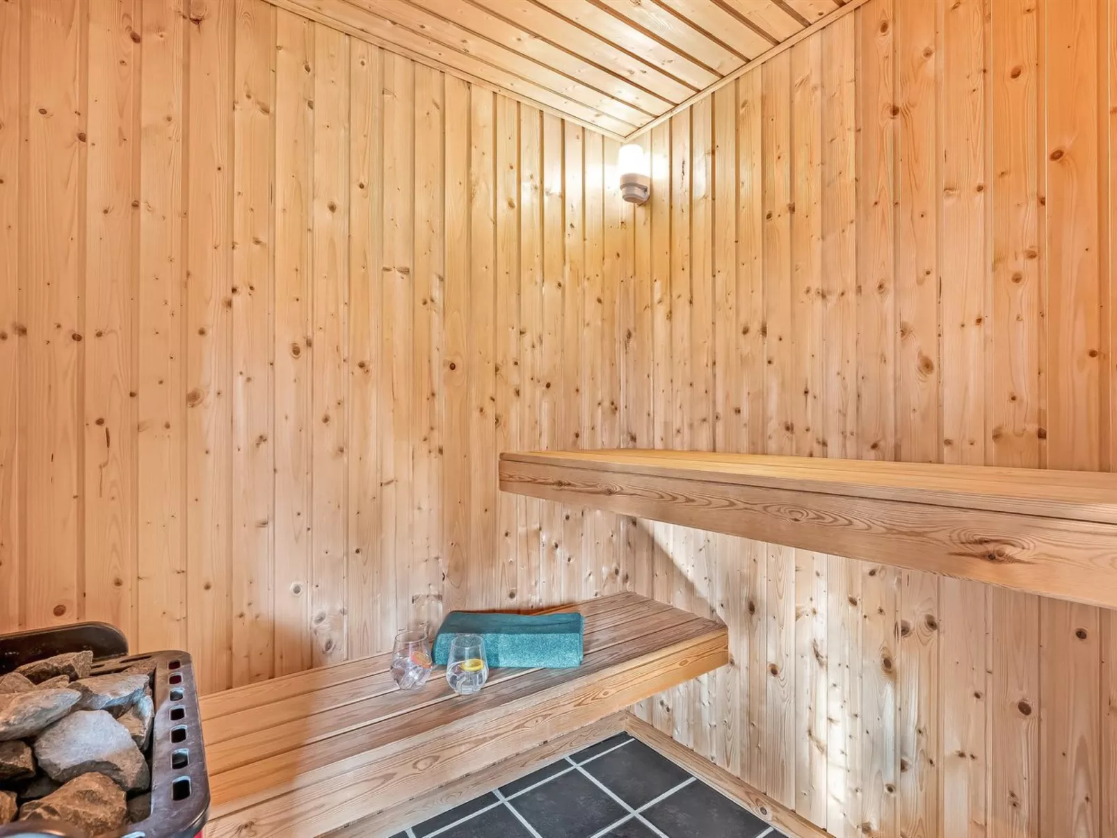 "Sviðandi" - 1.5km from the sea-Binnen