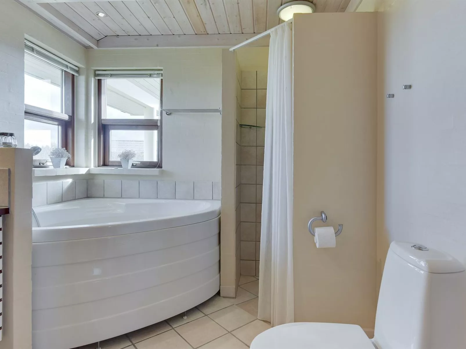 "Fam" - 300m from the sea-Binnen