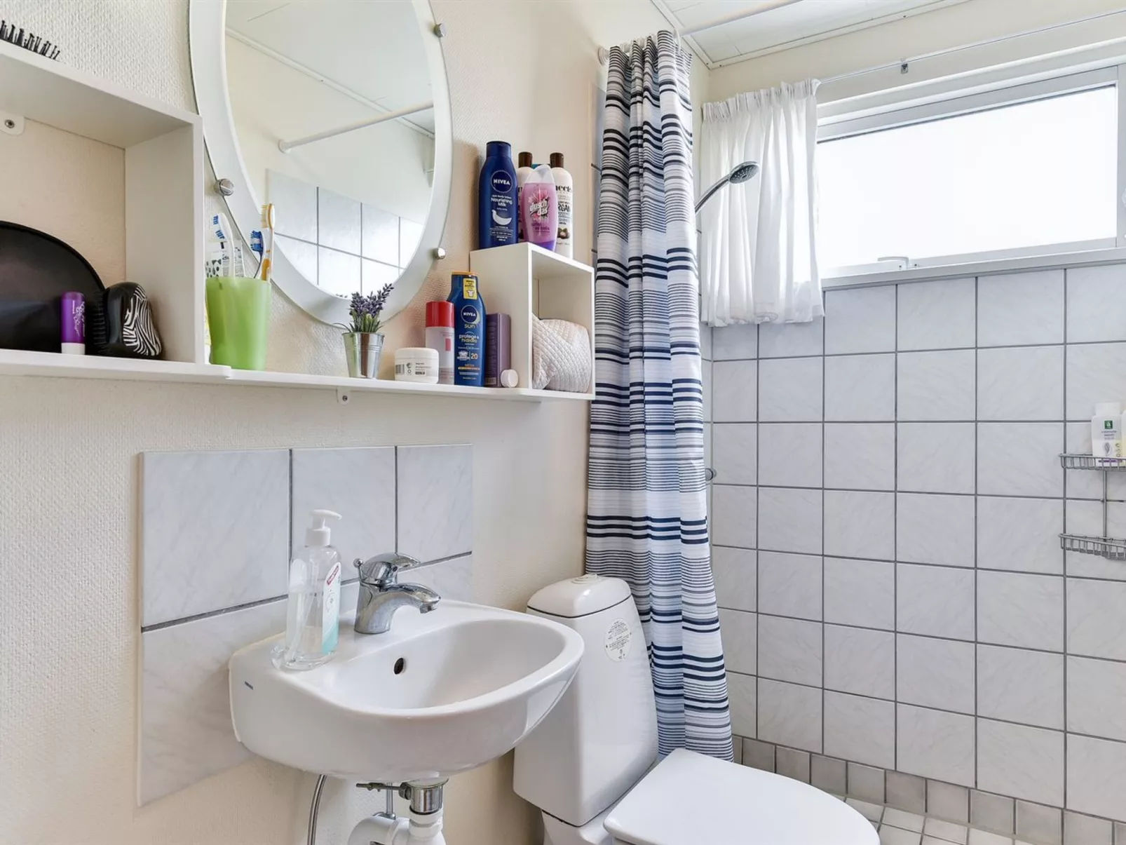 "Miriam" - 300m from the sea-Binnen