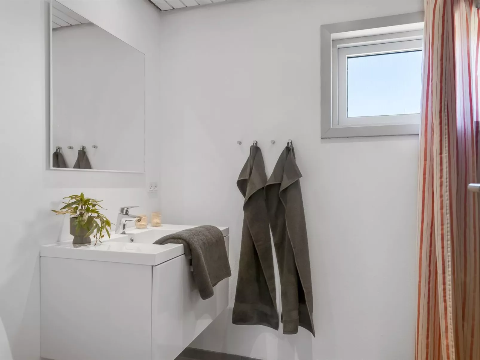 "Majvor" - 100m from the sea-Binnen