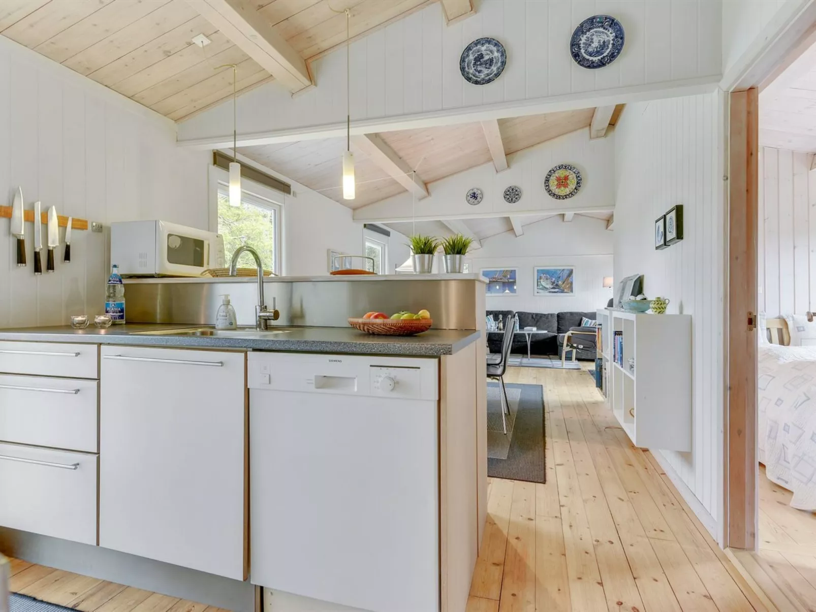 "Jenny" - 140m from the sea-Binnen