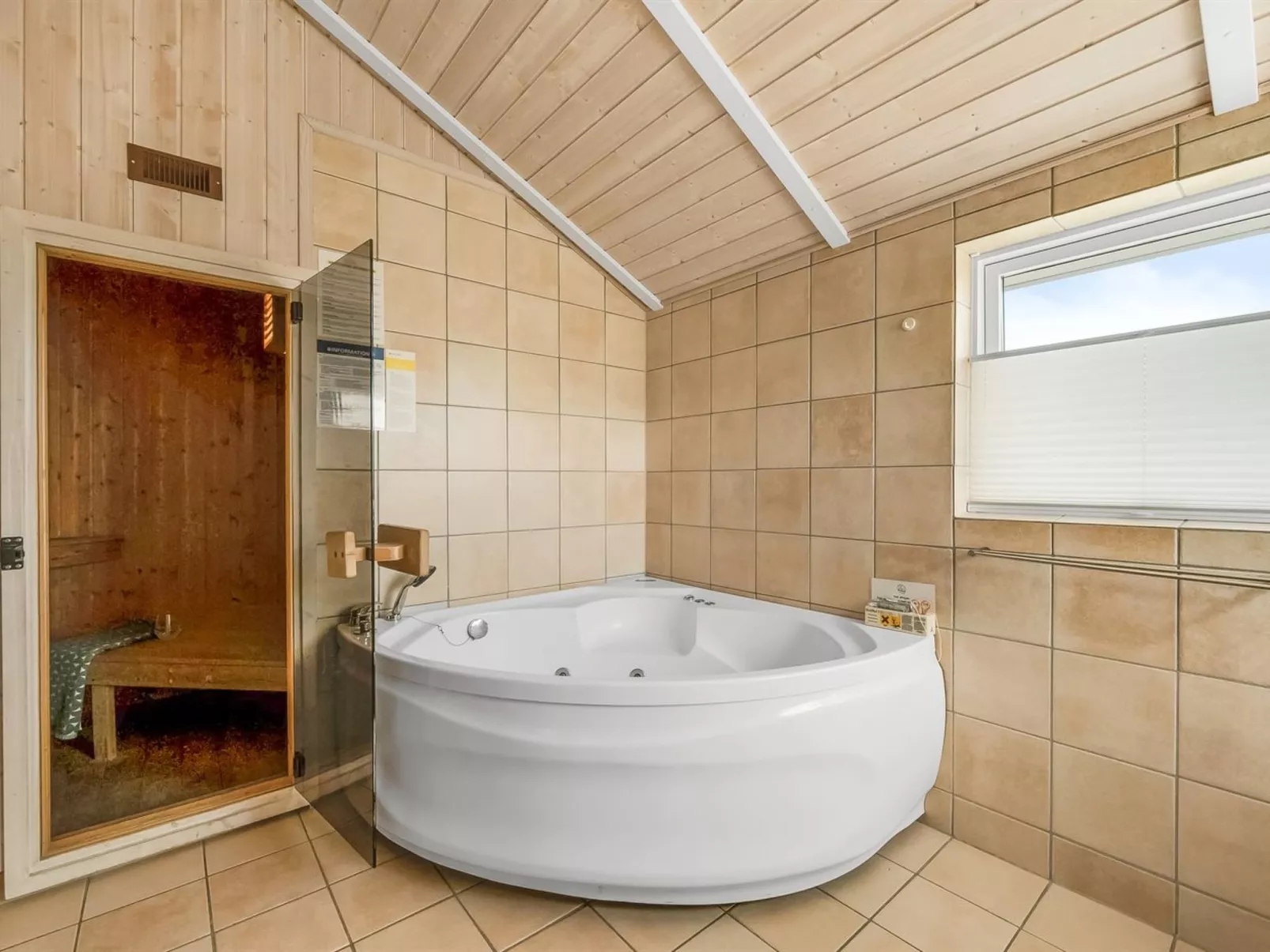 "Thrugot" -  from the sea-Binnen